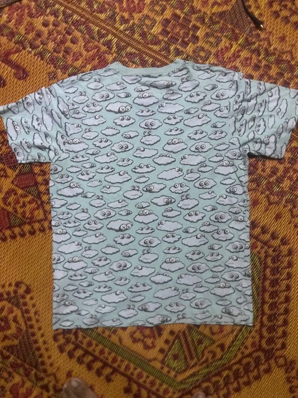 Kaws Kaws Uniqlo All Over Clouds Tee Size US XS / EU 42 / 0 - 3 Thumbnail