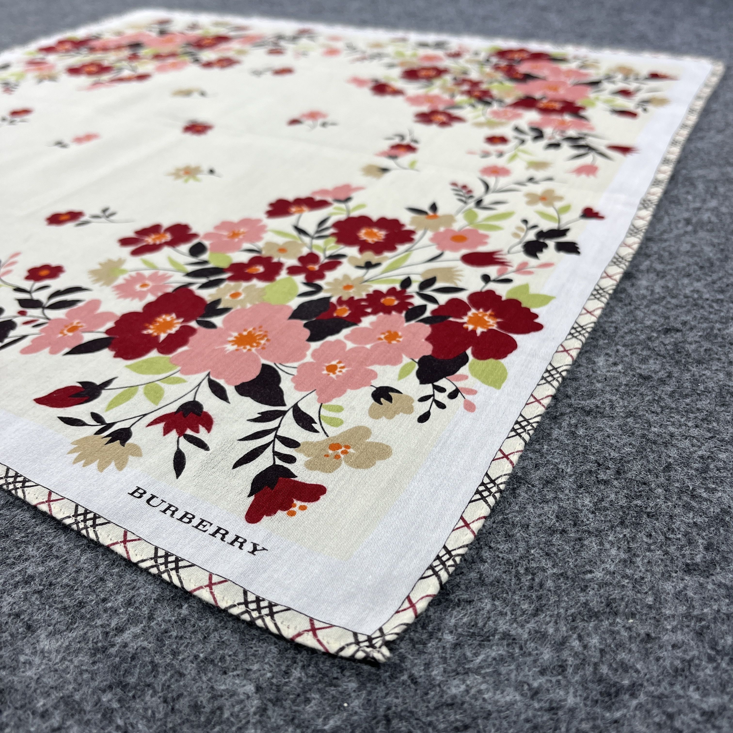 Burberry Burberrys Handkerchief / Bandana / Neckerchief B1184 Size ONE SIZE - 5 Thumbnail
