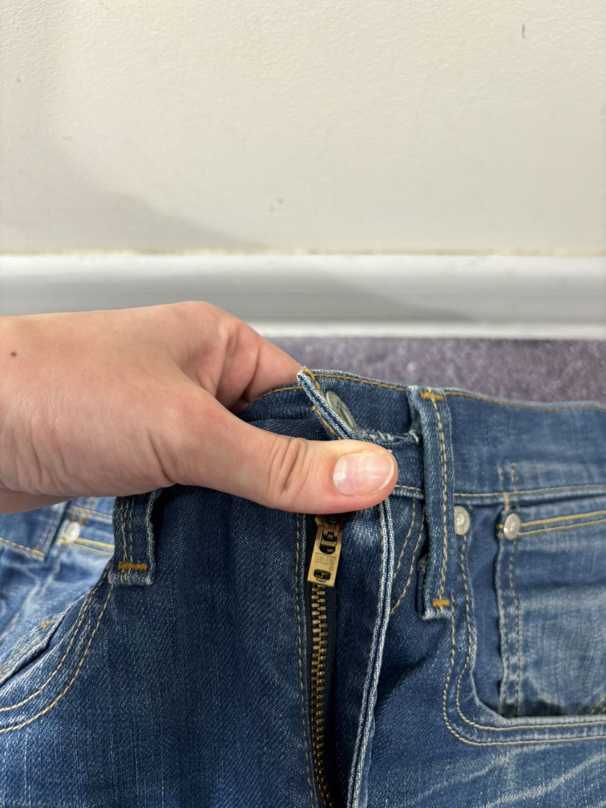 Levi's Vintage Levi’s 519 Slim Fit Faded Blue USA Hype Denim Jeans Size US 33 - 16 Thumbnail