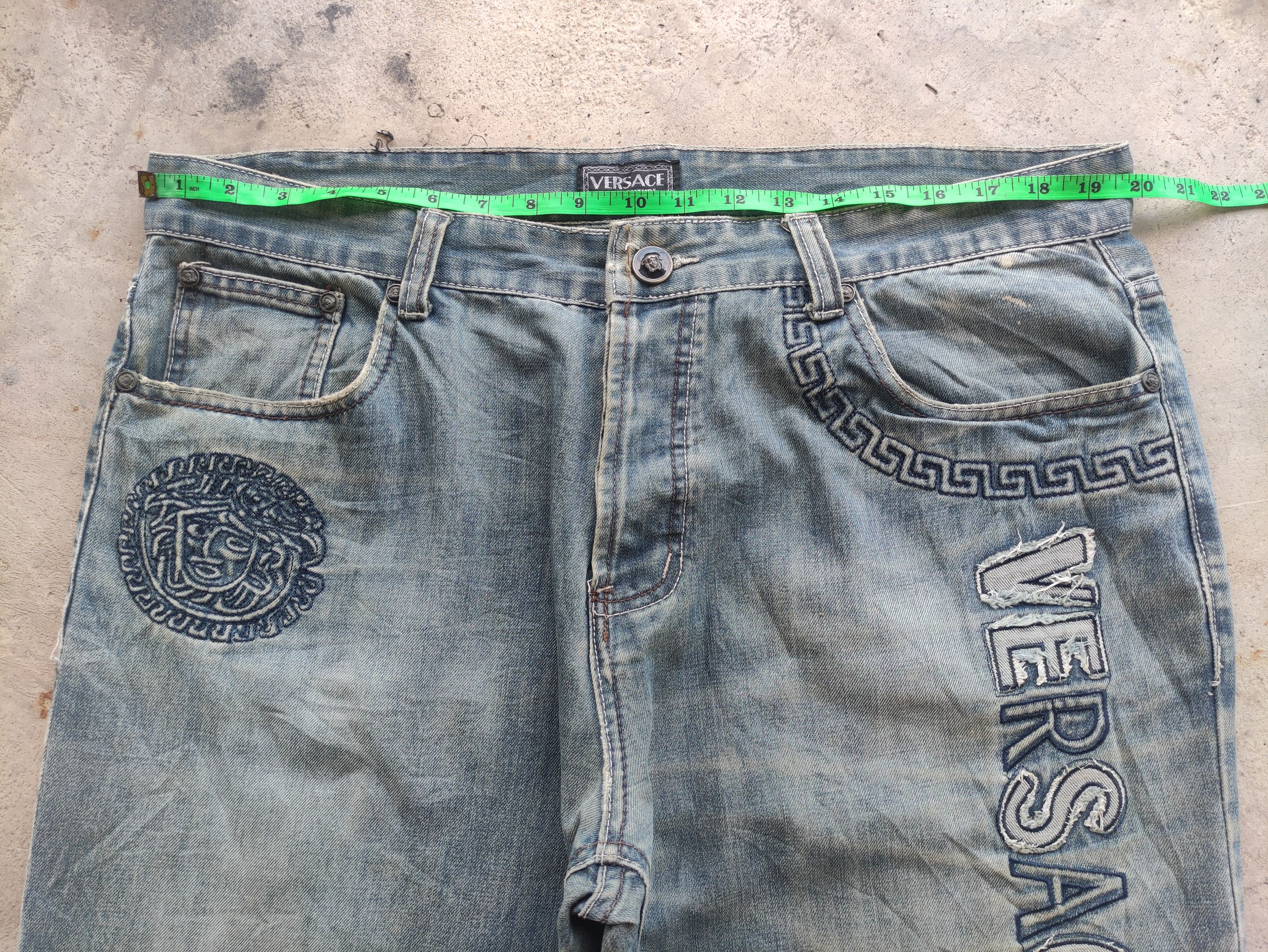 Versace Vintage Versace Button Jean Distressed Faded Denim Size US 40 / EU 56 - 7 Thumbnail