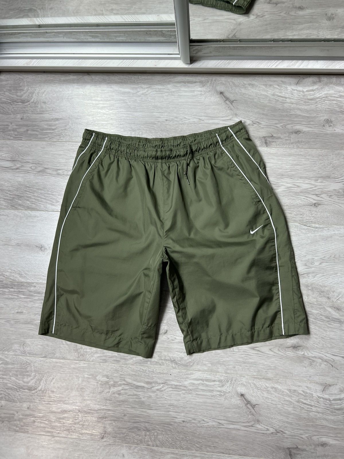 Nike × Vintage Vintage Nike Embroidered Swoosh Logo Nylon Shorts Size L Size US 34 / EU 50 - 3 Thumbnail
