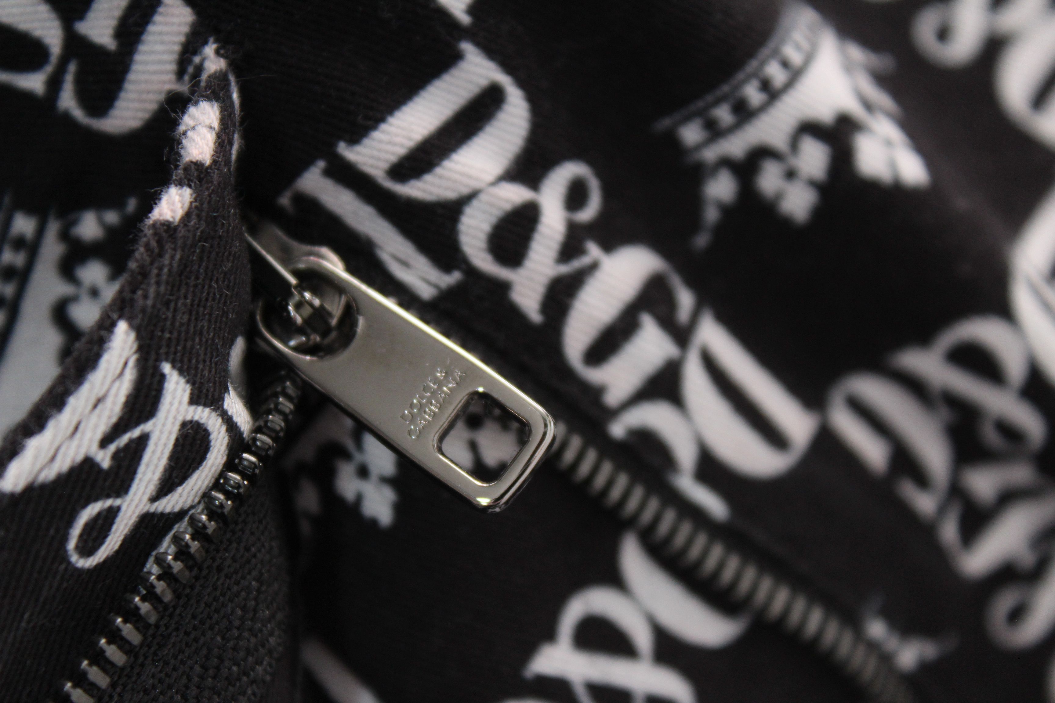 Dolce & Gabbana Dolce & Gabbana All-Over Logo Crown Print Shorts IT 44 / 28 Size US 28 / EU 44 - 10 Thumbnail