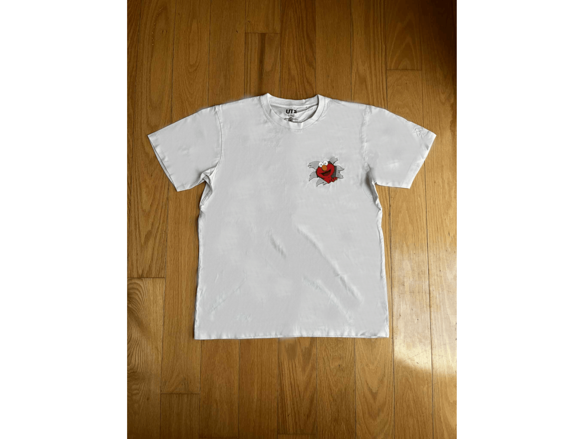 Kaws × Uniqlo Uniqlo x KAWS x Sesame Street Companion Elmo T Shirt L Size US L / EU 52-54 / 3 - 1 Thumbnail