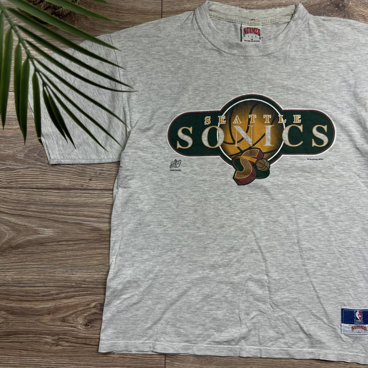 Nutmeg 90s Nutmeg Seattle Sonics Vintage NBA Oversized Tee T-Shirt Size US M / EU 48-50 / 2 - 2 Thumbnail