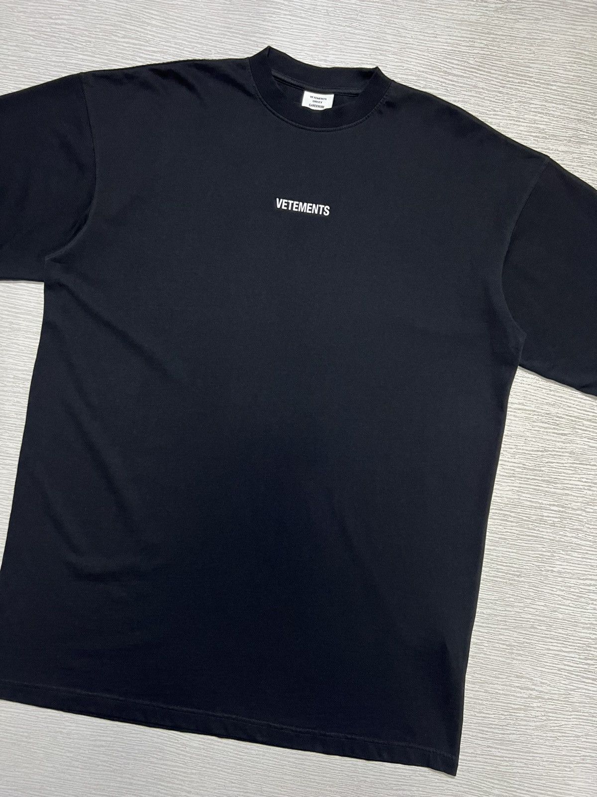 Vetements Vetements - Logo Patch Oversized T-Shirt Size US S / EU 44-46 / 1 - 3 Thumbnail