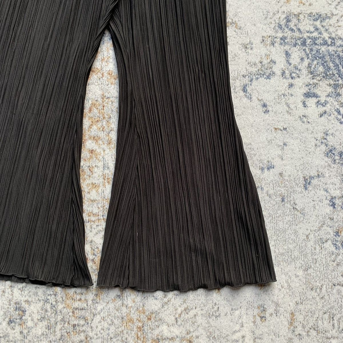 Japanese Brand Rare Japanese Brand Raf Issey Style Pleats Flared Pants Size US 32 / EU 48 - 4 Thumbnail