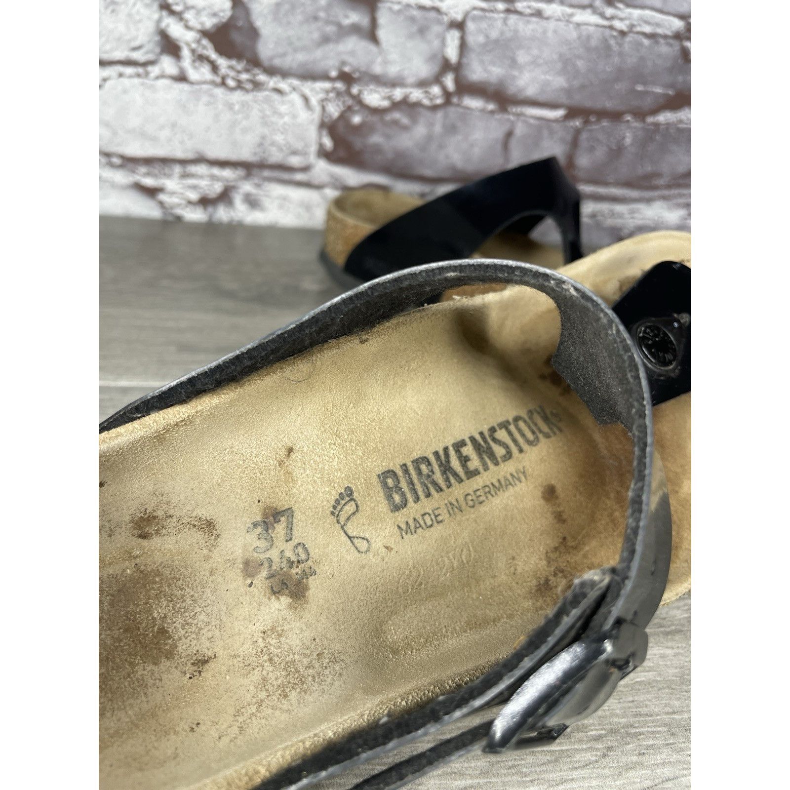 Birkenstock BIRKENSTOCK Gizeh Black Patent Leather Thong Cork Sandals Wo Size US 6.5 / IT 36.5 - 8 Thumbnail