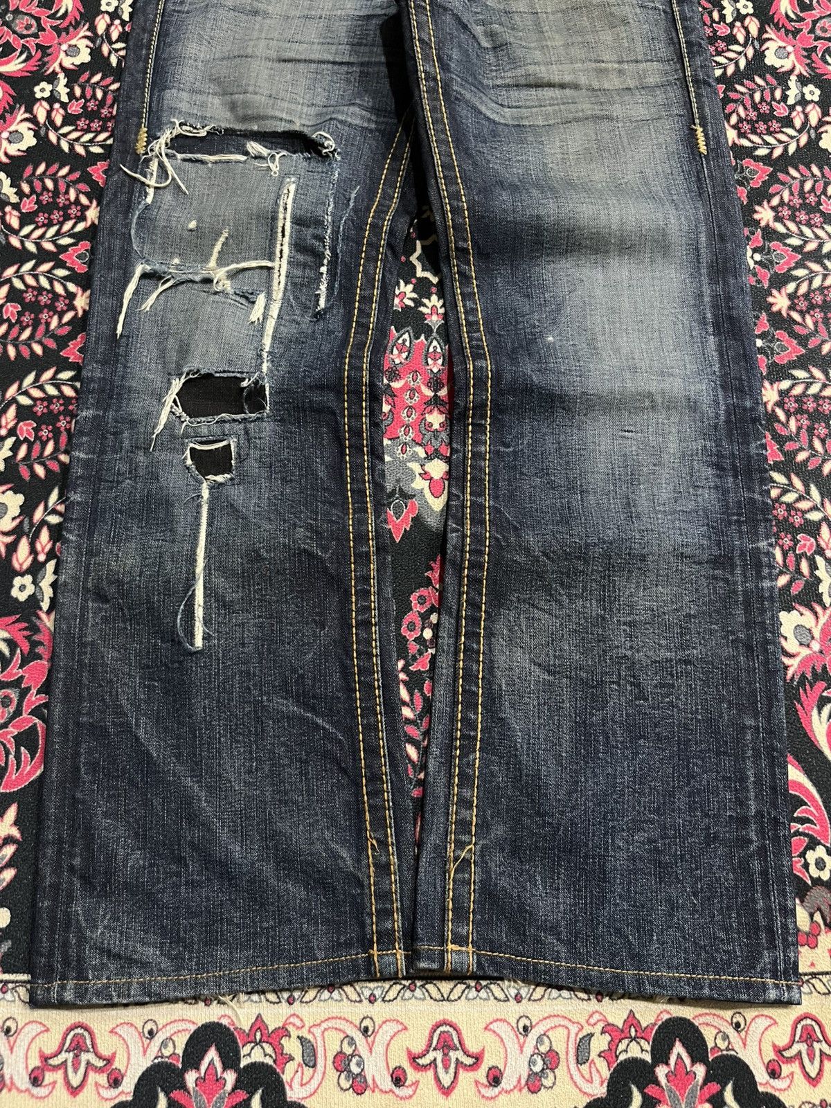 True Religion Vintage True Religion Dark Blue Distress Heavy Whisker Jeans Size US 30 / EU 46 - 9 Thumbnail