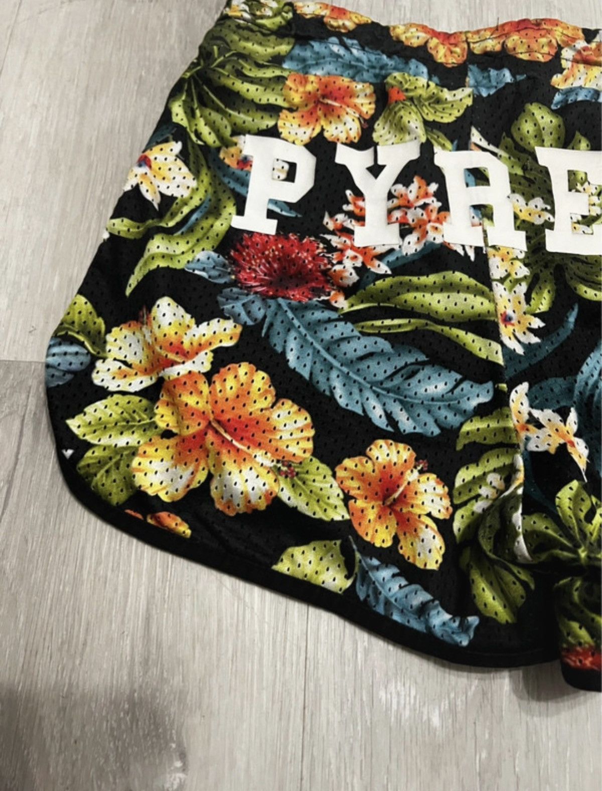 Pyrex Vision Pyrex by Virgil Abloh women’s girl shorts XS S Size 27" / US 4 / IT 40 - 5 Thumbnail