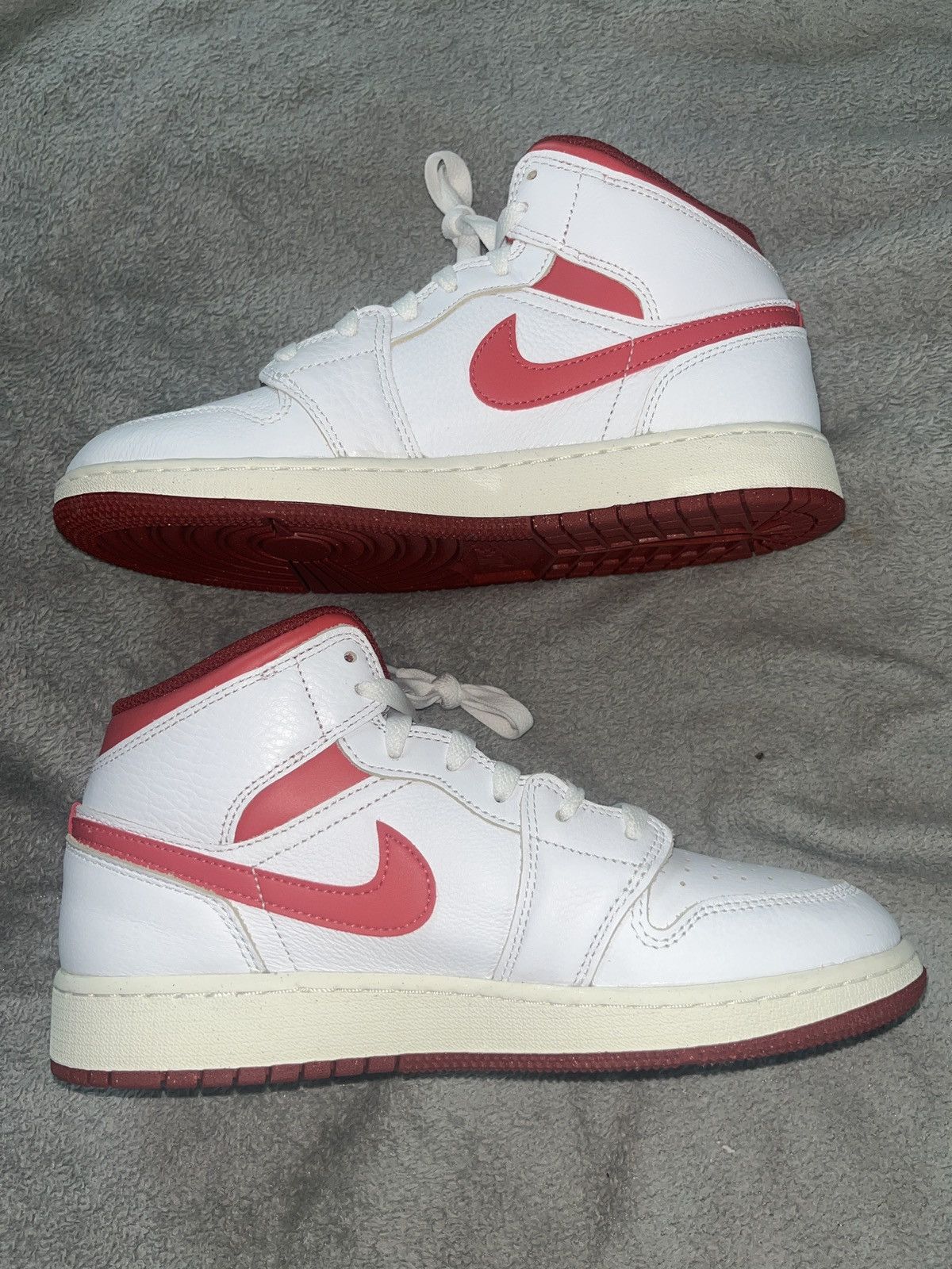 Jordan Brand Size 7Y Air Jordan 1 Mid SE (GS) - Brand New, OG Box Size US 8 / IT 38 - 4 Thumbnail
