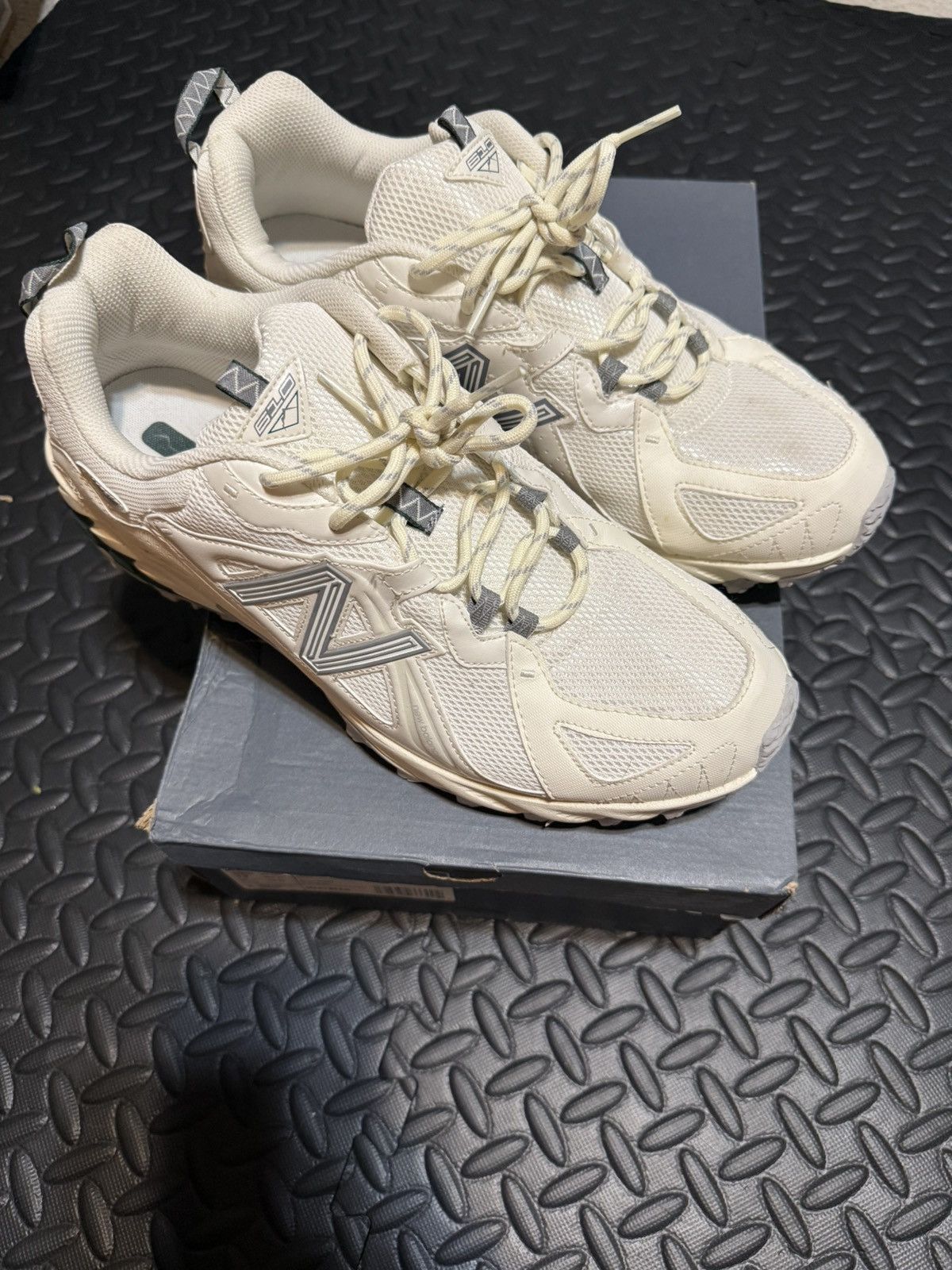 New Balance NEW BALANCE ML610TAG WHITE BEIGE Size US 12 / EU 45 - 1 Thumbnail