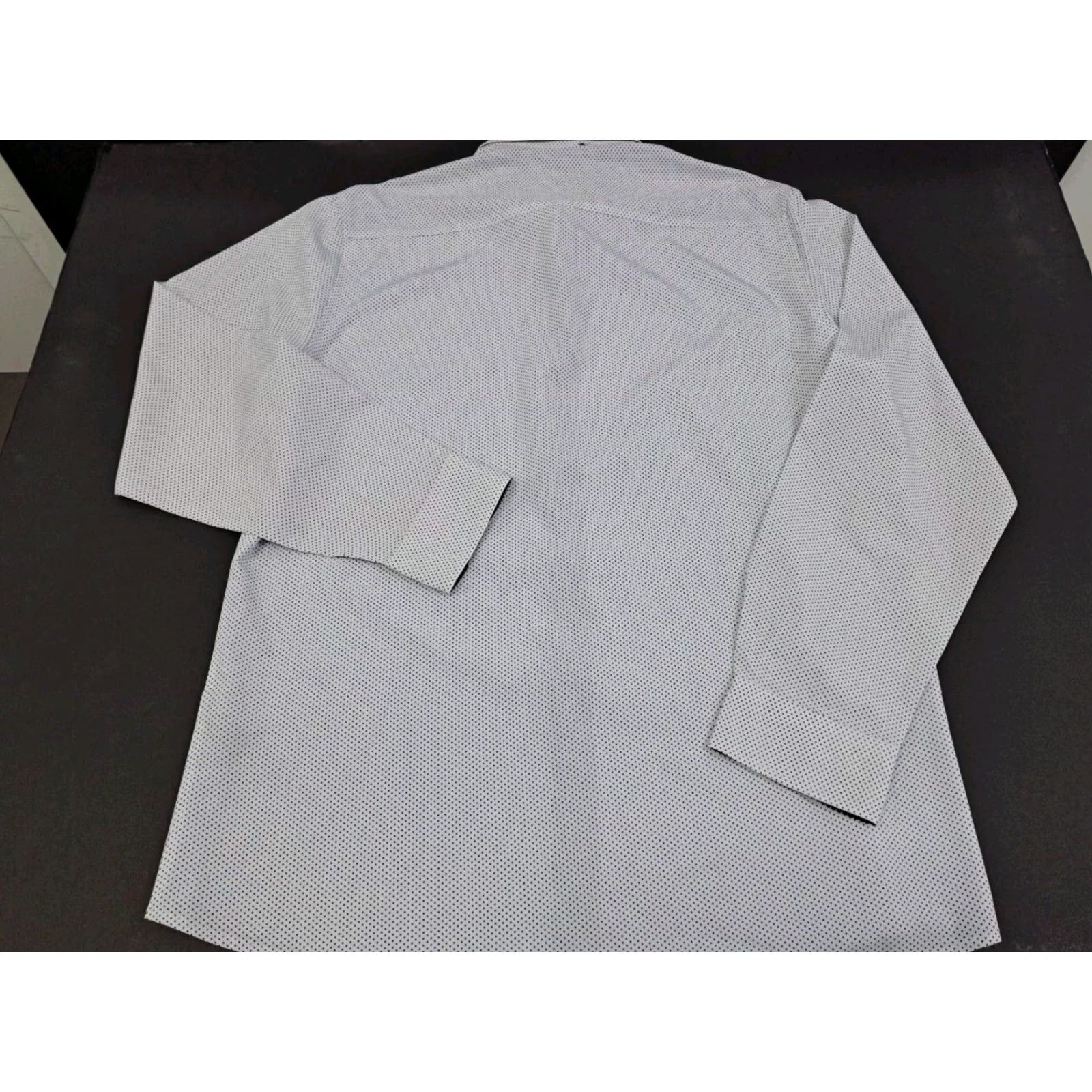 Vintage Tom Baine Mens Shirt XL Slim Performance Collection White/Blue dots Polka Dot All Seasons Button-Up 17-17.5 #6236 Size US XL / EU 56 / 4 - 4 Thumbnail