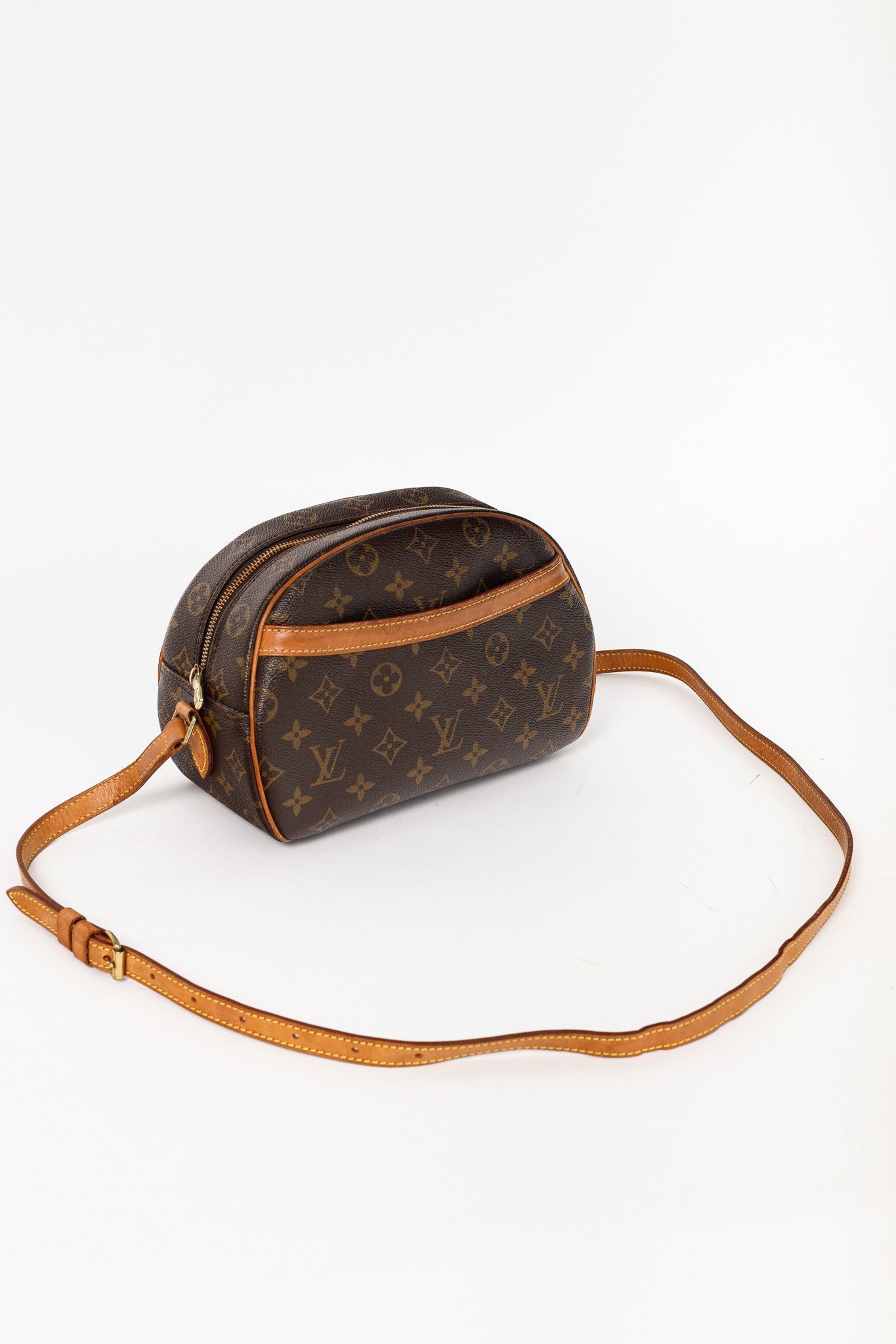 Louis Vuitton Louis Vuitton Blois Monogram Canvas Shoulder Bag Size ONE SIZE - 6 Thumbnail
