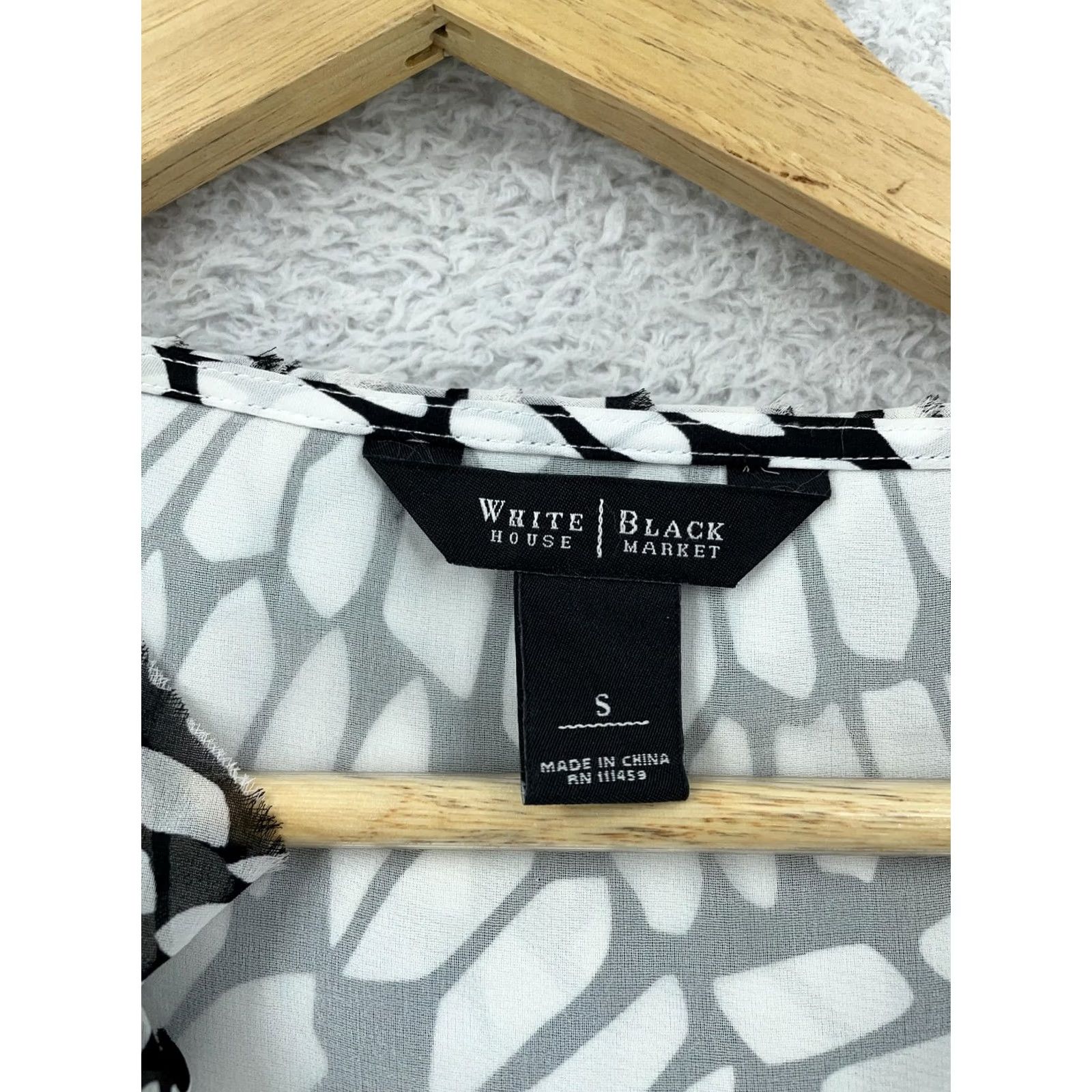 White House Black Market White House Black Market Blouse Womens Small Black White Ruffle Tie Waist Sleeveless Geometric Pattern Casual Spring Summer Size S / US 4 / IT 40 - 7 Thumbnail