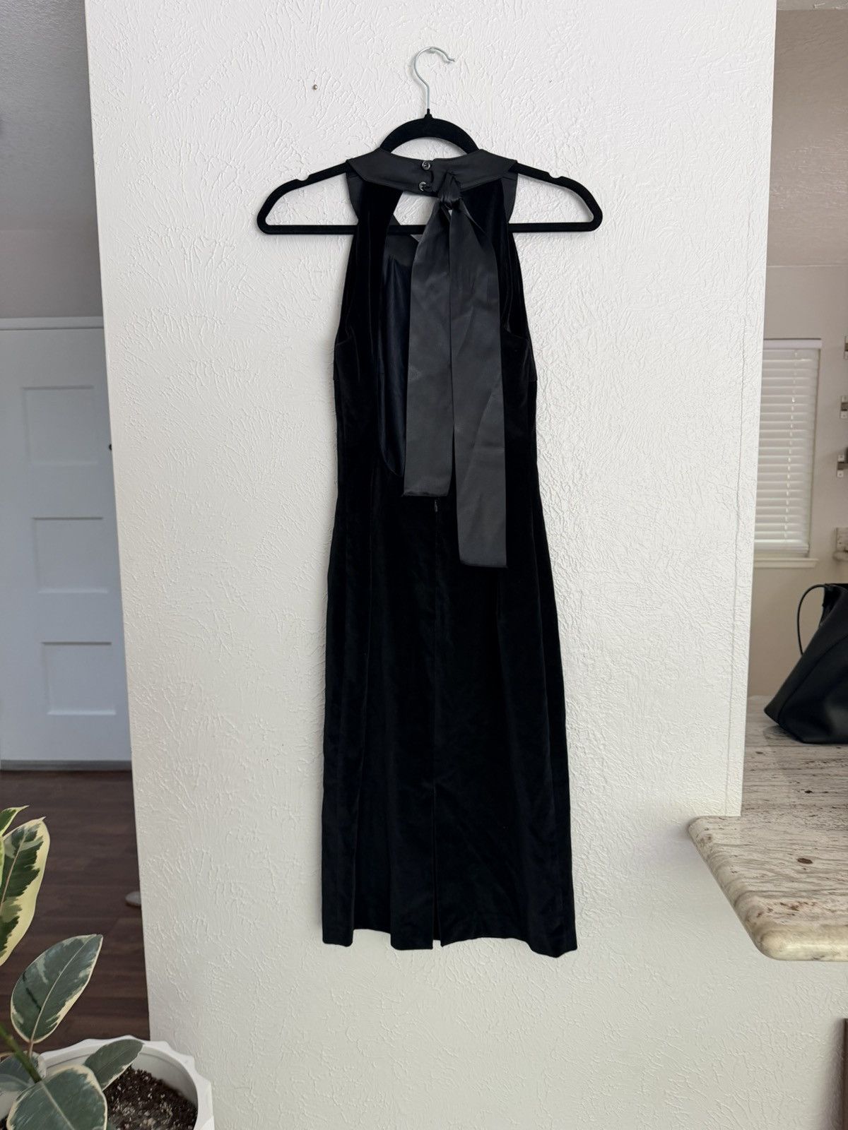 Tara Jarmon Tara Jarmon 90s black velvet open back halter mini dress Size S / US 4 / IT 40 - 7 Thumbnail