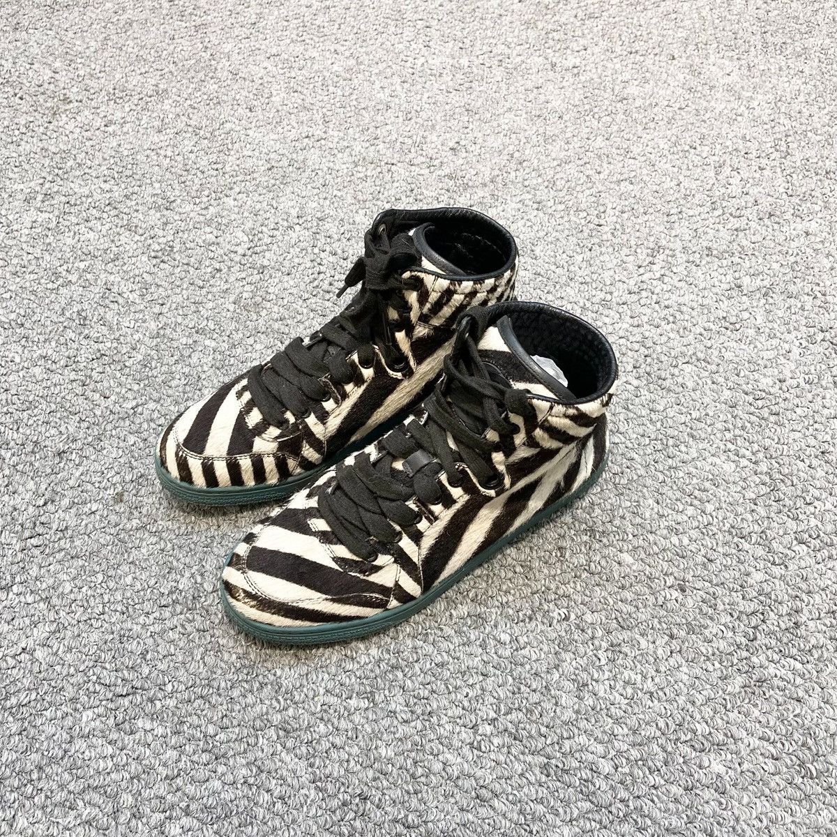 Gucci Gucci high-top sneakers with a black and white zebra Size US 7 / IT 37 - 1 Thumbnail