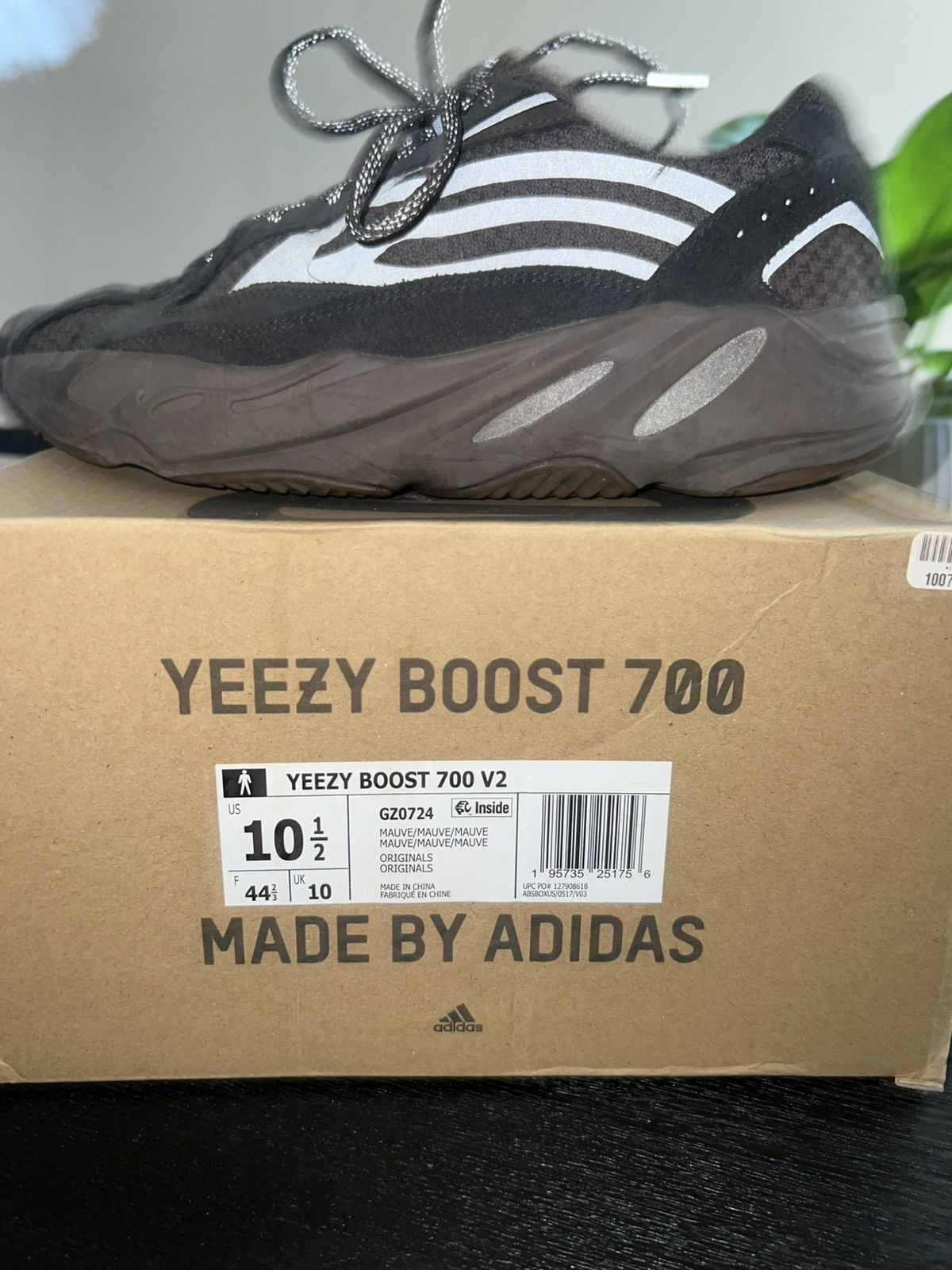 Yeezy Yeezy Boost 700 V2 Size US 10.5 / EU 43-44 - 1 Thumbnail