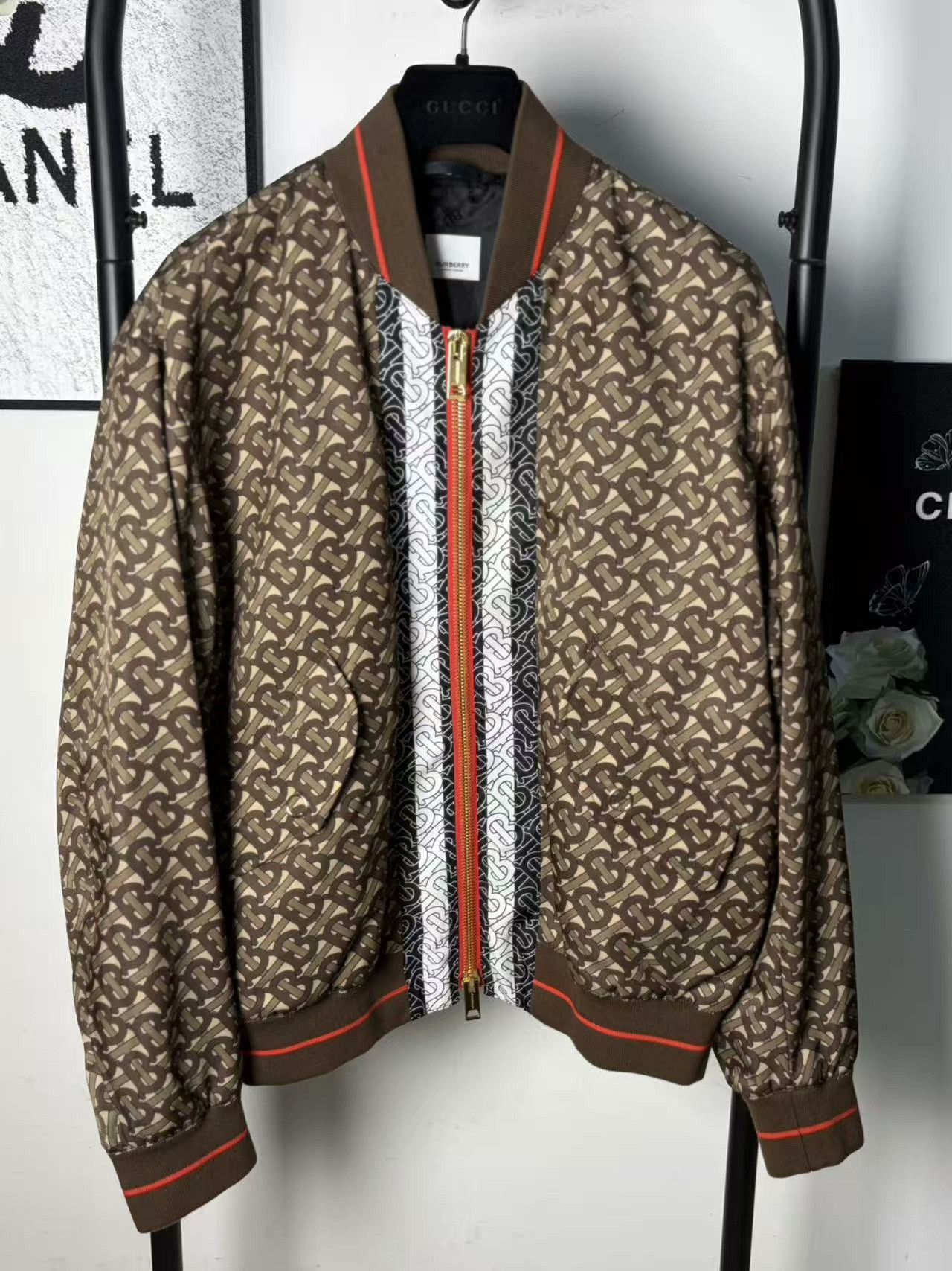 Burberry Burberry White Light Jacket xl Men Size US XL / EU 56 / 4 - 1 Thumbnail