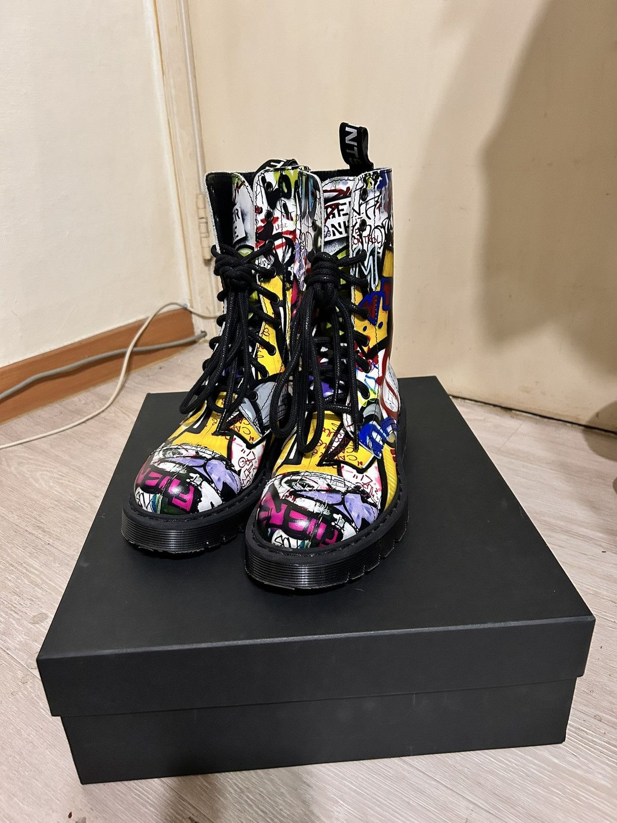 Vetements Vetements lace-up graffiti combat boots Size US 7 / EU 40 - 2 Thumbnail