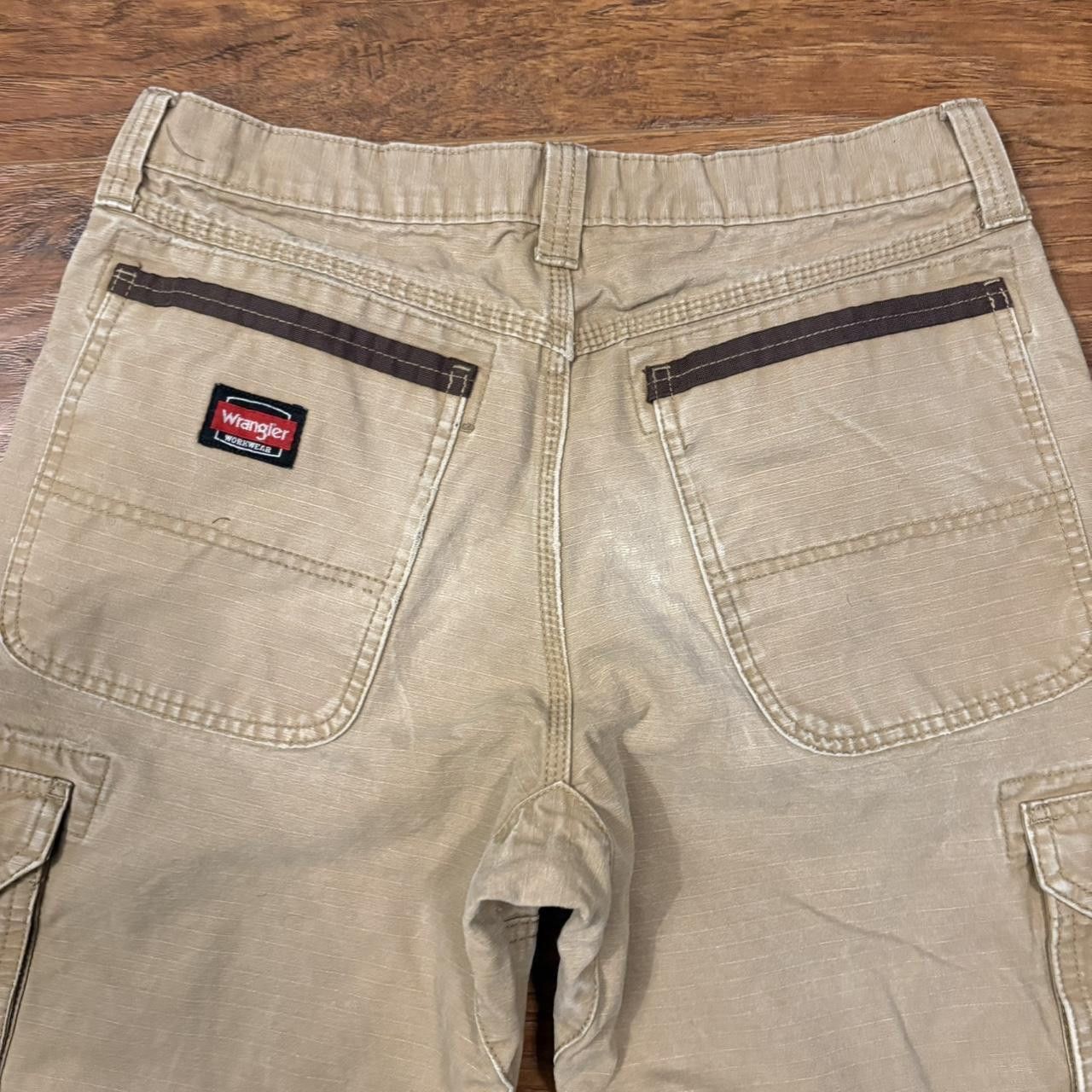 Vintage Crazy Vintage Y2K/2000s Baggy Khaki Workwear Wrangler Cargo Pants! Size US 32 / EU 48 - 5 Thumbnail