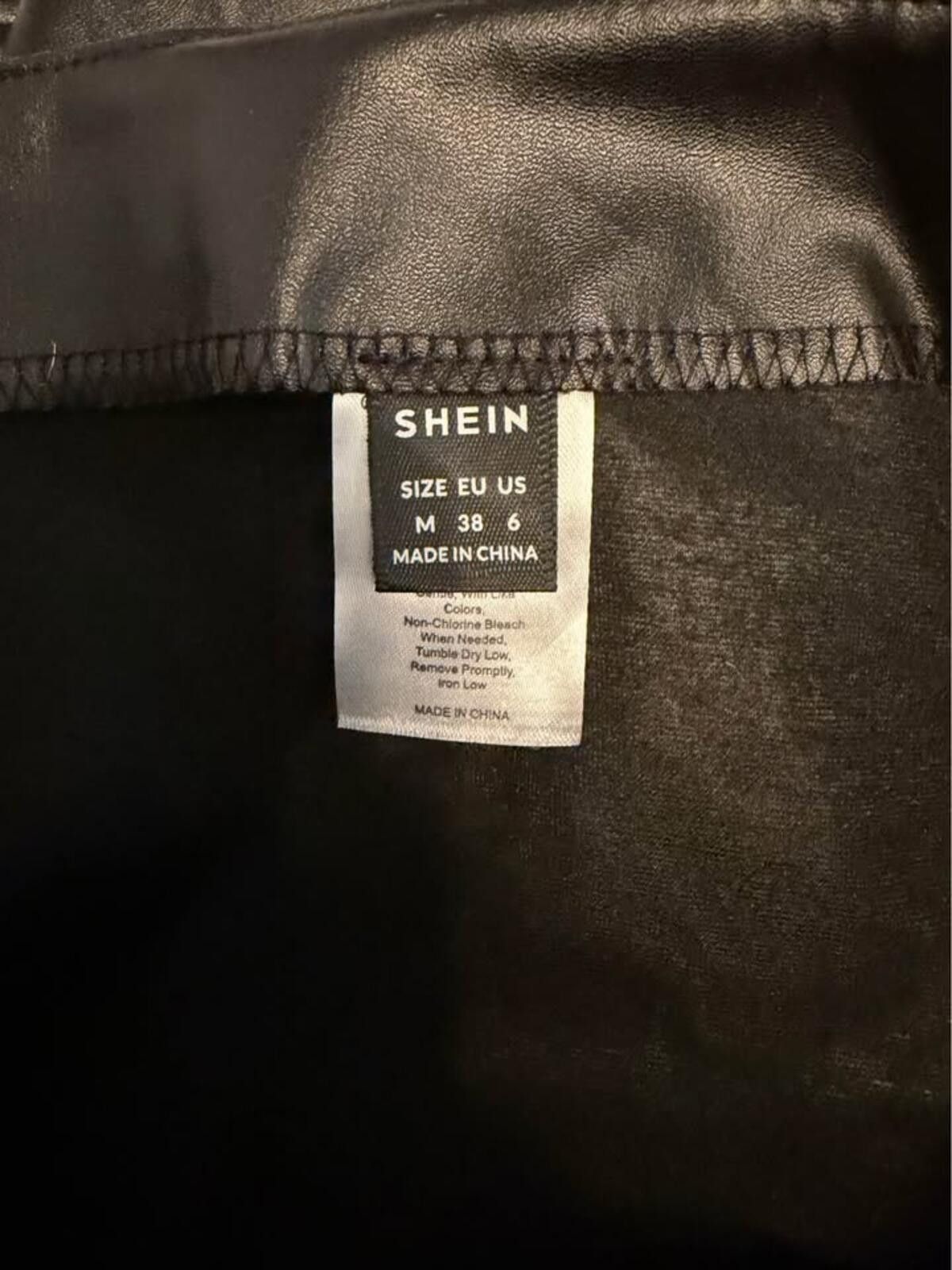 Shein SHEIN Leather Skirt w Ruching Side Size Medium Size 32" / US 10 / IT 46 - 4 Thumbnail