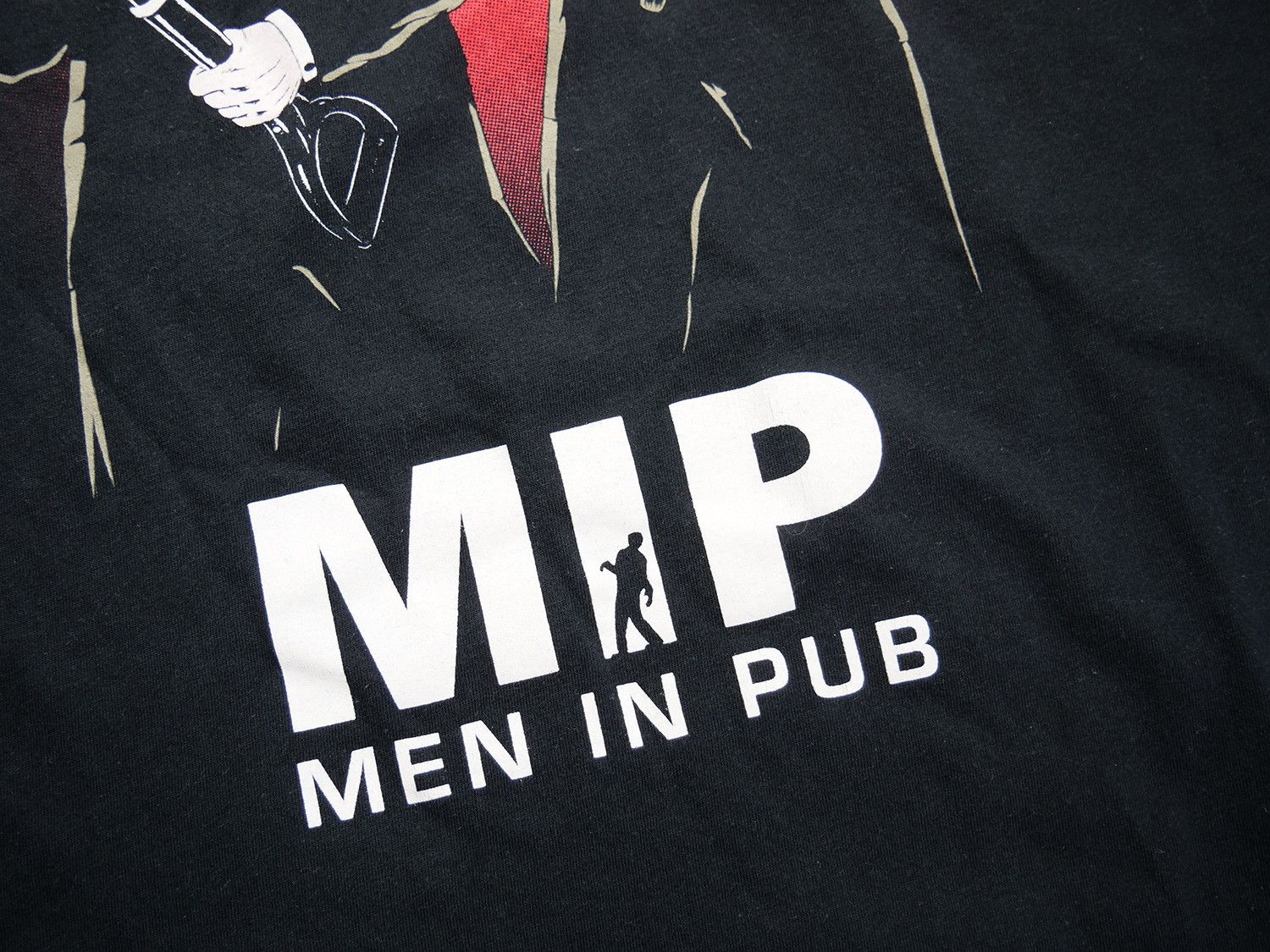 Vintage Men in Pub t-shirt Size US XL / EU 56 / 4 - 5 Thumbnail