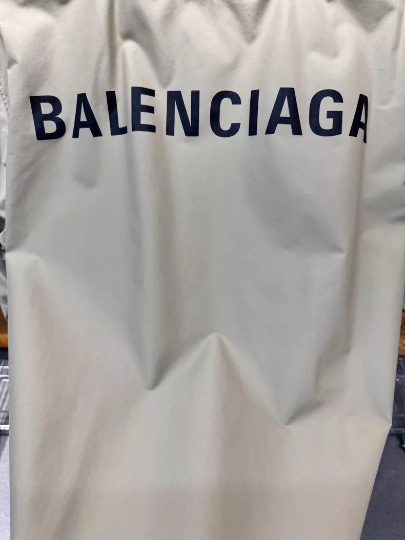 Balenciaga Balenciaga size 36 Khaki windbreaker jacket coat Size XS / US 0-2 / IT 36-38 - 3 Thumbnail