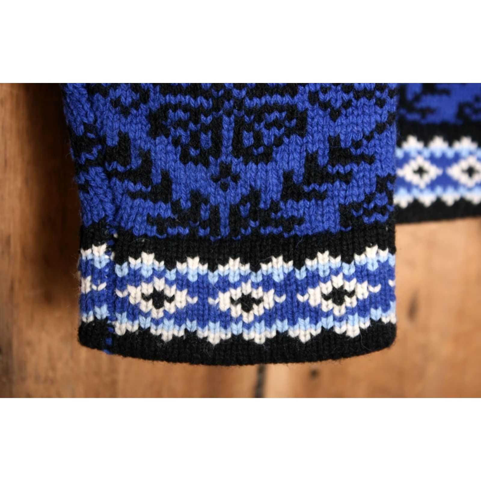 Vintage L.L. Bean Merino Wool Nordic Fair Isle Button Front Cardigan Sweater Women's M/L Cardigan Black Blue White 100% Merino Wool Womens Size M / US 6-8 / IT 42-44 - 3 Thumbnail
