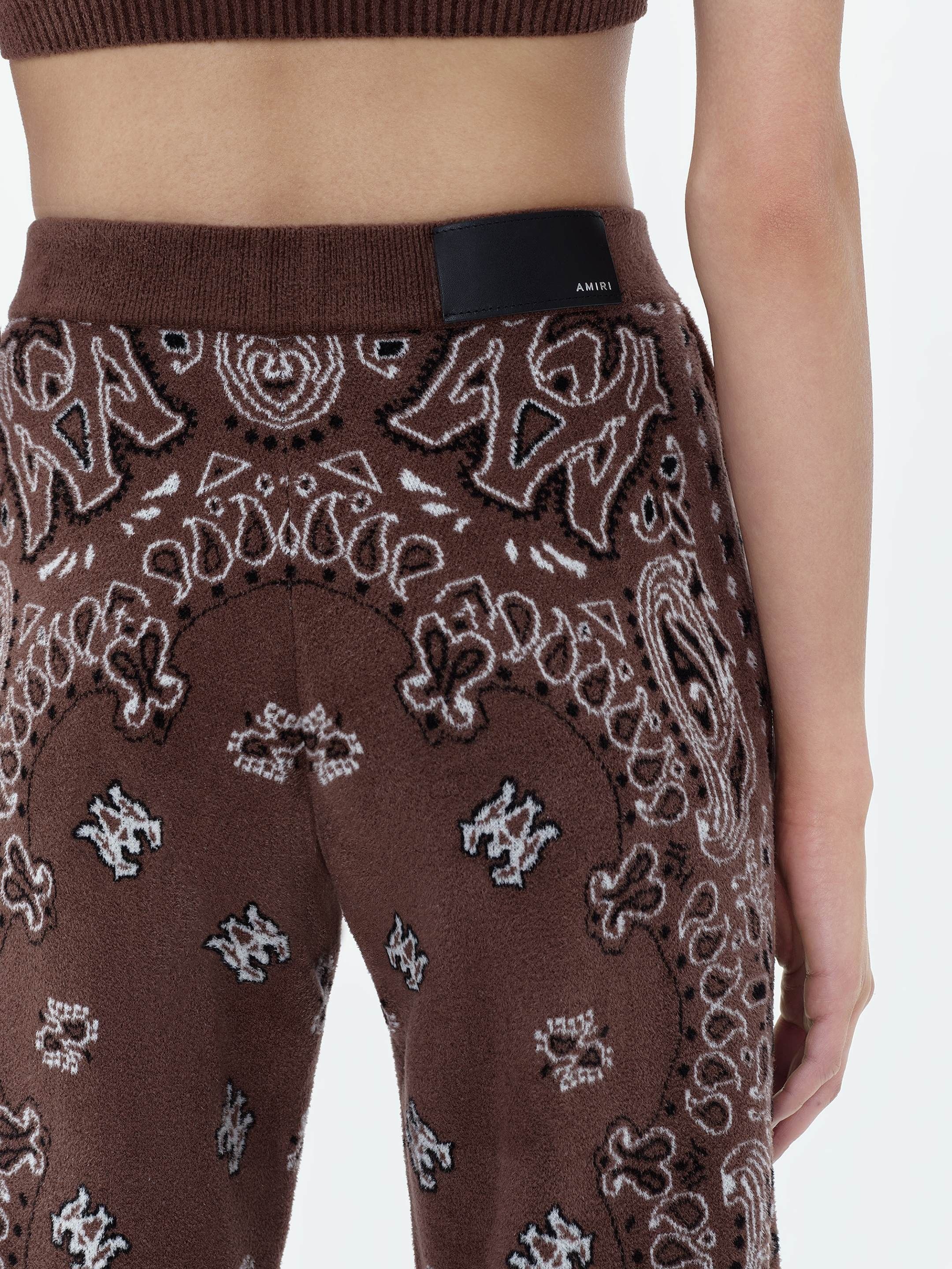 Amiri oc11z0325 Bandana Flared Sweatpant in Brown/White Size 26" / US 2 / IT 38 - 6 Thumbnail