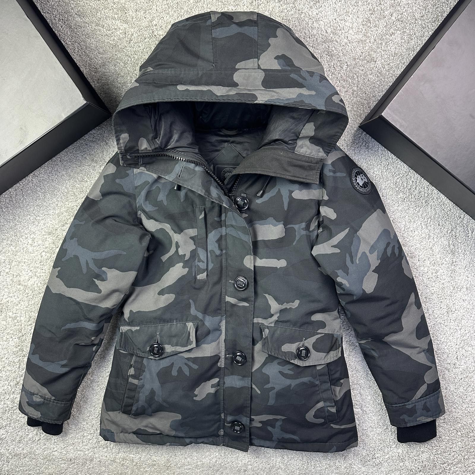 Canada Goose Canada Goose Ladies Rideau Size M Size M / US 6-8 / IT 42-44 - 1 Thumbnail