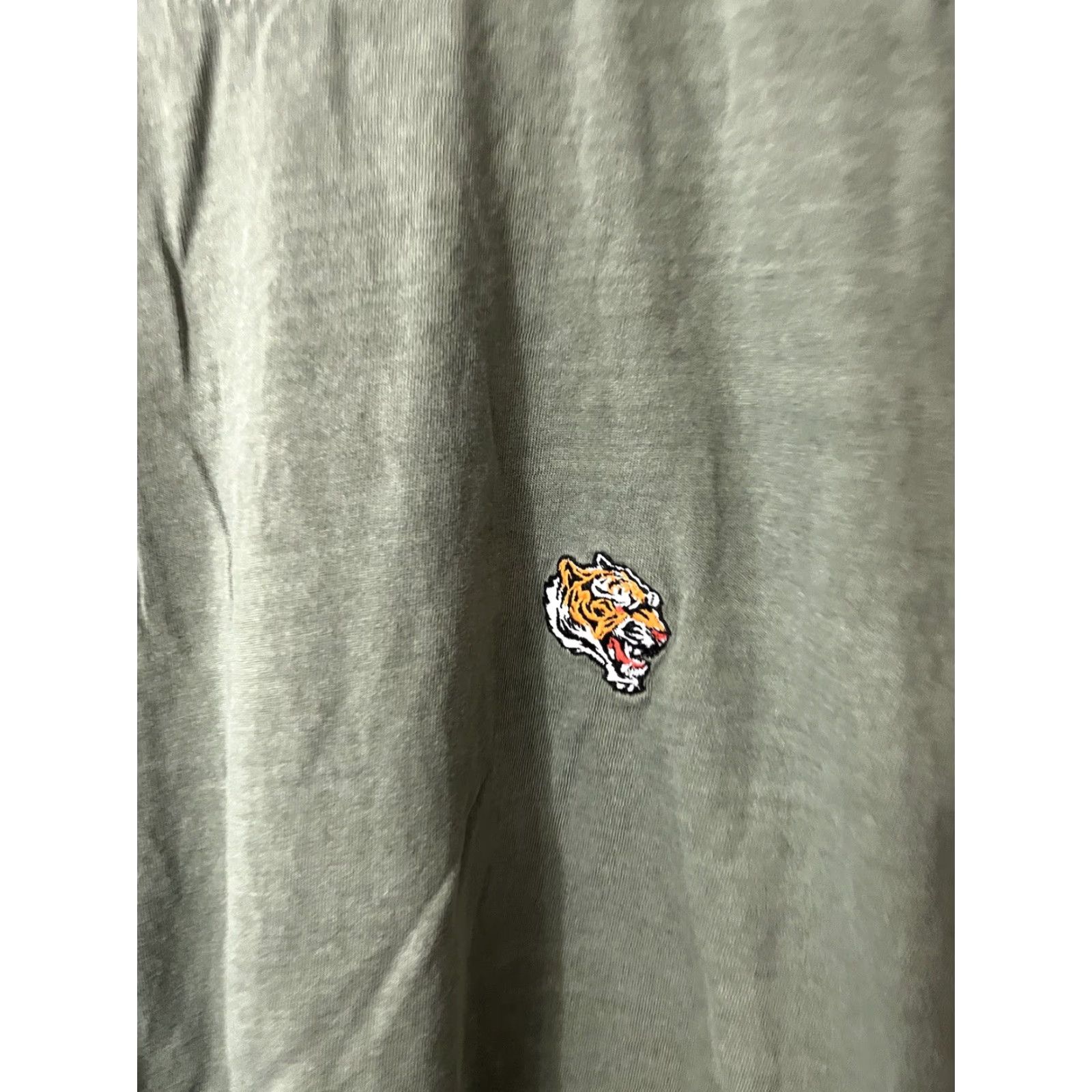 Vintage FASHION NOVA Tshirt Large Green Embroidered Tiger Men Size US L / EU 52-54 / 3 - 2 Thumbnail