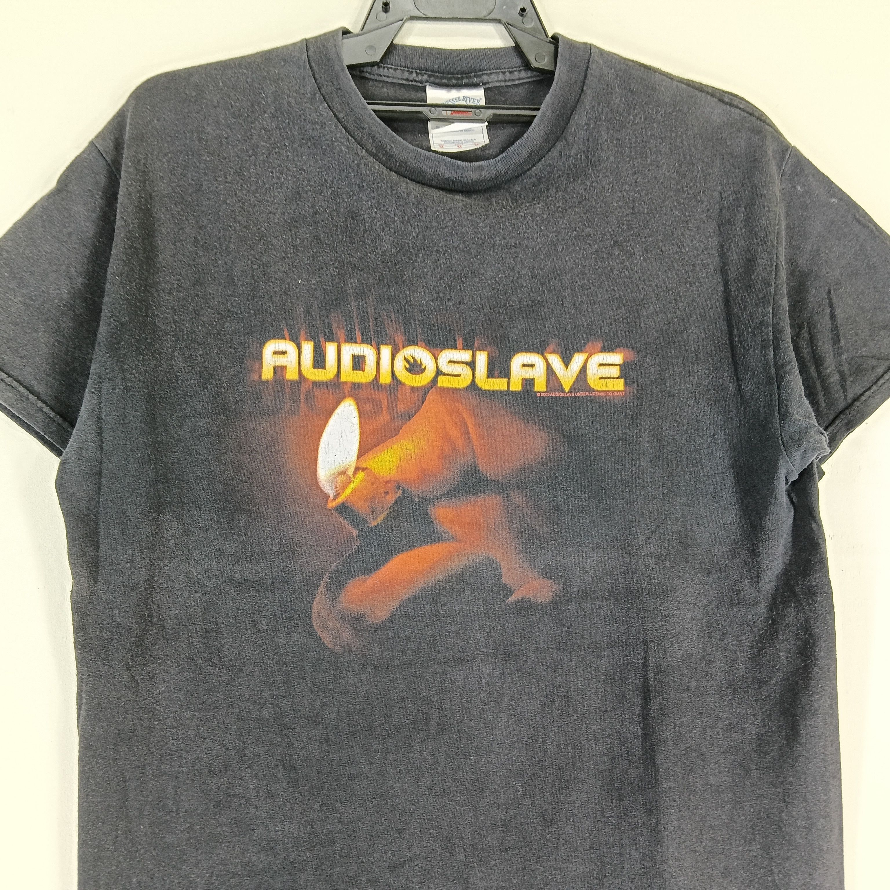 Vintage Vintage Y2K Audioslave Band T Shirt Size US M / EU 48-50 / 2 - 4 Thumbnail