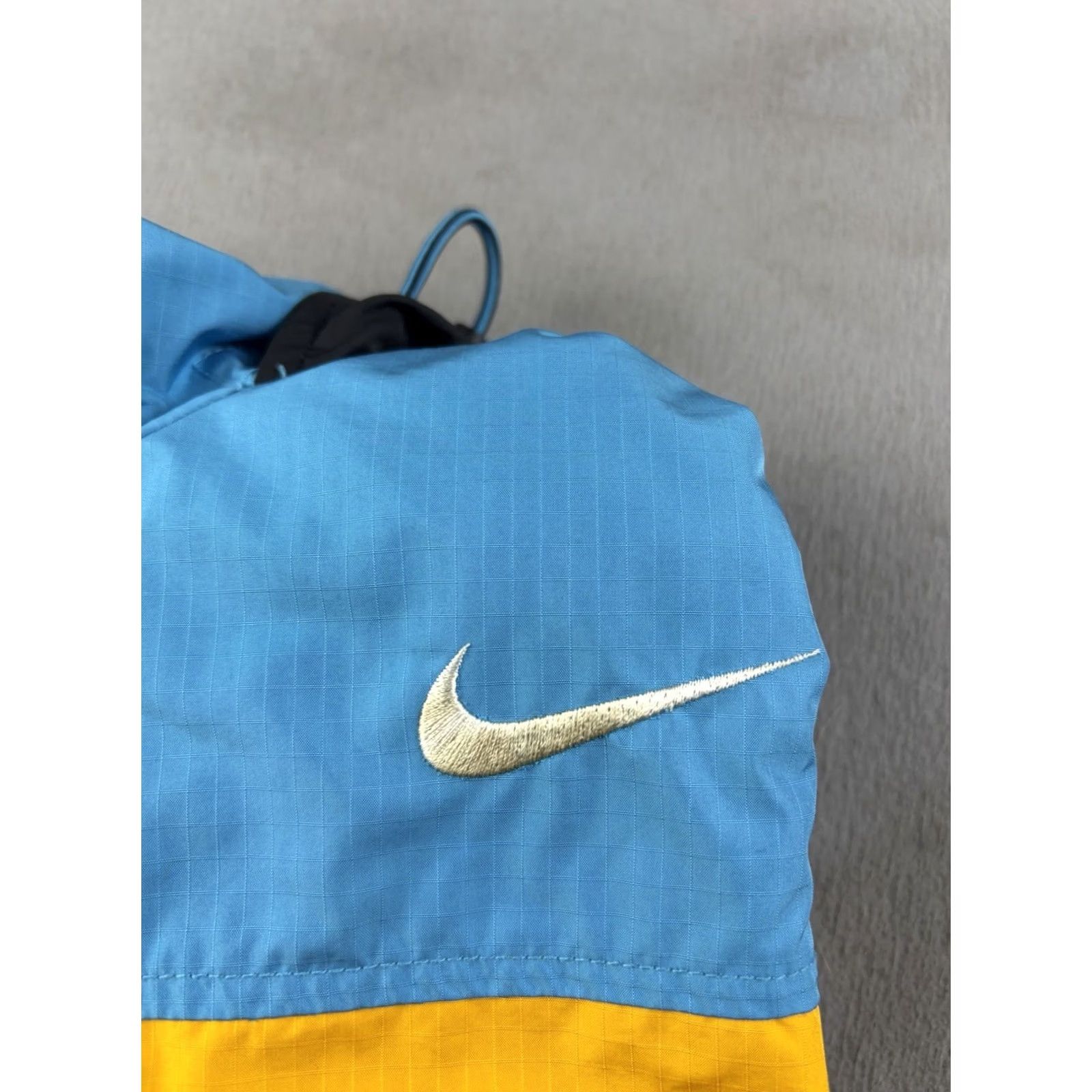 Nike ACG VINTAGE Nike ACG Windbreaker Jacket L Blue Yellow Full Zip Hooded 90s Mens Jacket Size US L / EU 52-54 / 3 - 7 Thumbnail