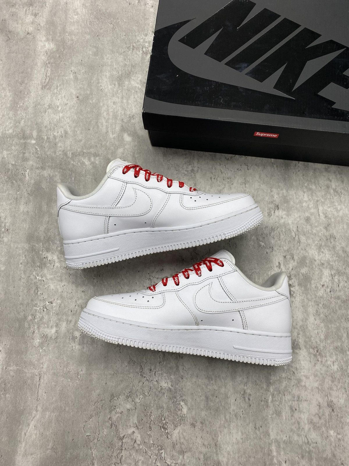 Nike × Supreme Size 7M - Nike Air Force 1 Supreme “White” Size US 7 / EU 40 - 2 Thumbnail