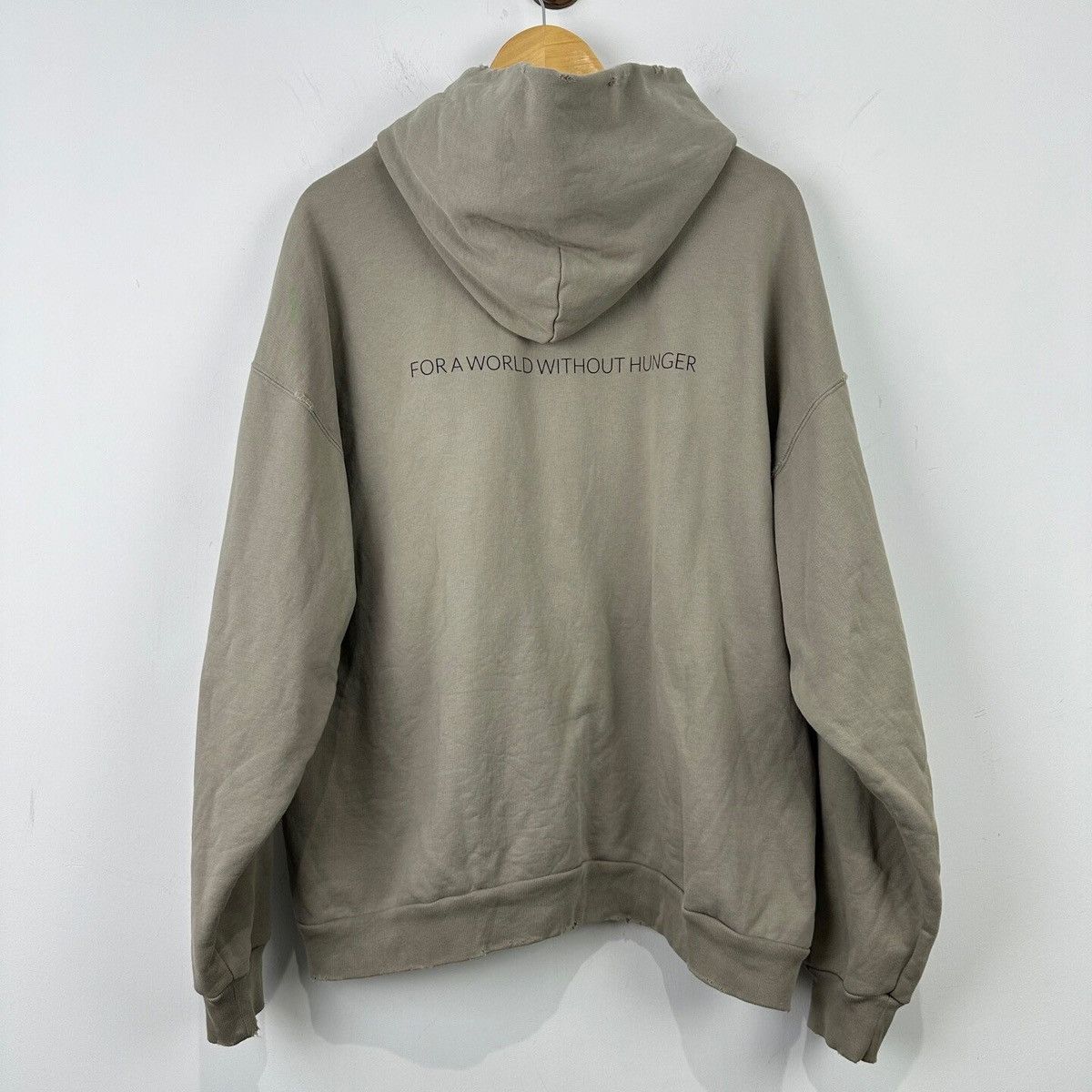 Balenciaga Balenciaga World Food Programme (WFP) hoodie Size US M / EU 48-50 / 2 - 2 Thumbnail