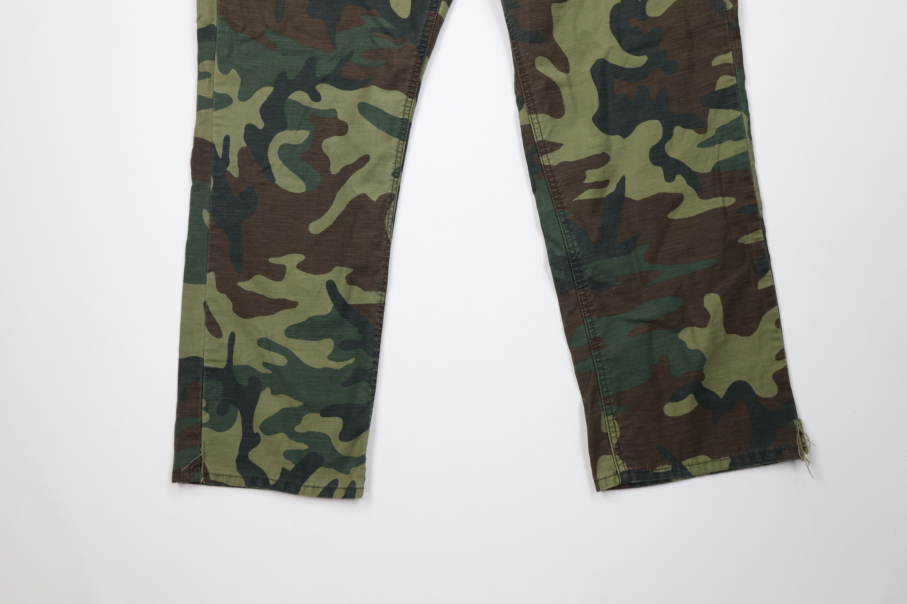Levi's Vintage Y2K Levis 541 Fit Tapered Leg Camouflage Pants Size US 40 / EU 56 - 4 Thumbnail