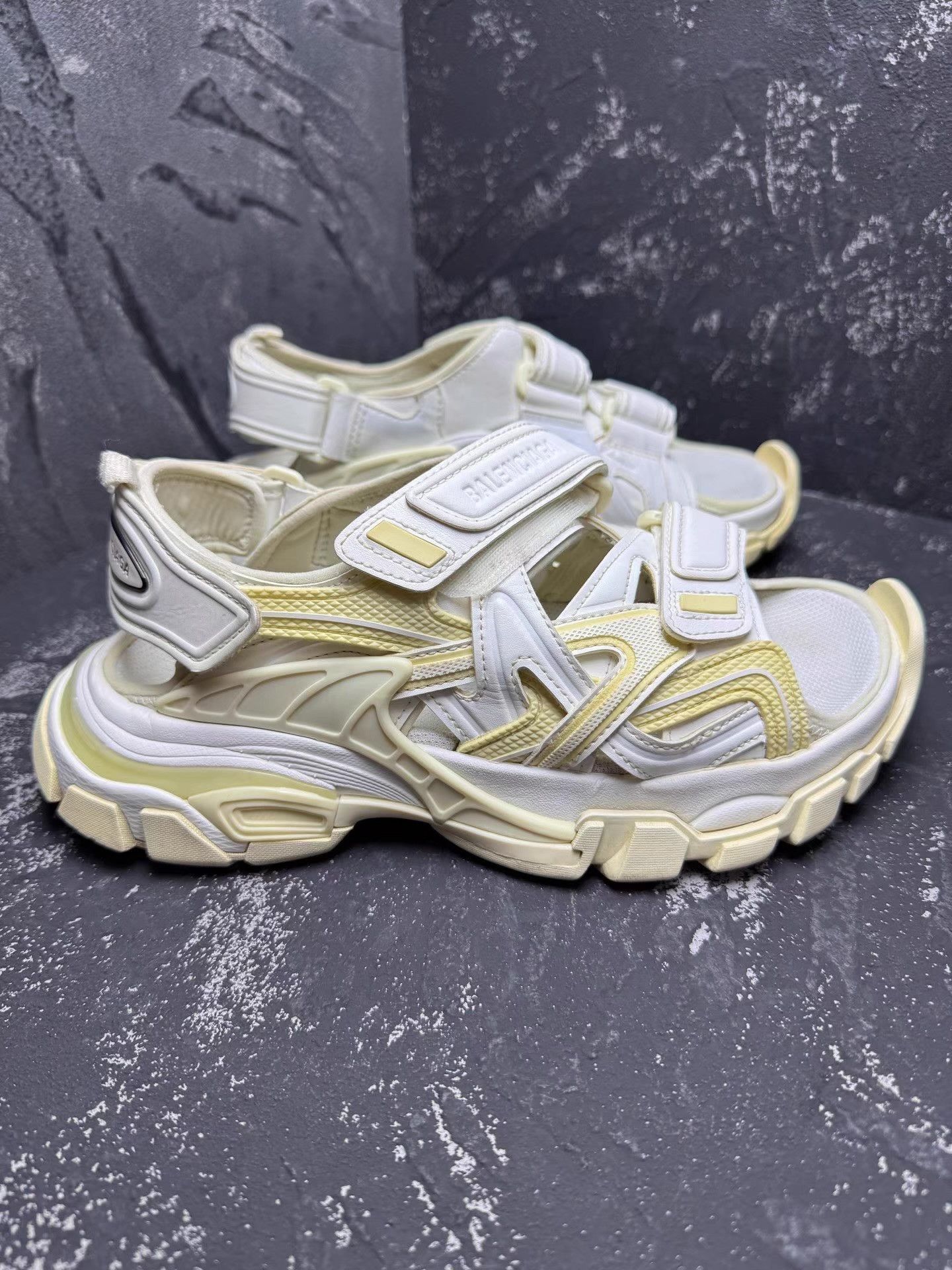 Balenciaga Balenciaga Track White Beach Sandals Q10 Size US 7 / IT 37 - 5 Thumbnail