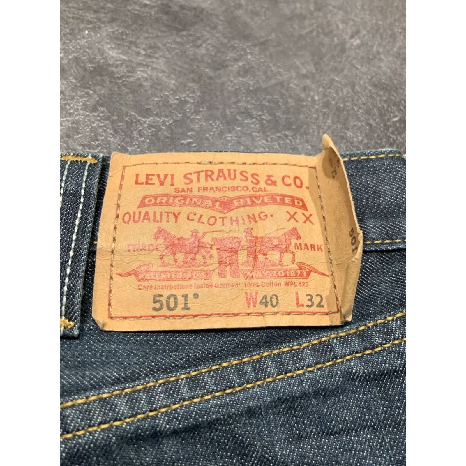 Levi's LEVI'S 501 Men's 40x32 Mid Rise Straight Leg Blue Black Denim Jeans Size US 40 / EU 56 - 4 Thumbnail