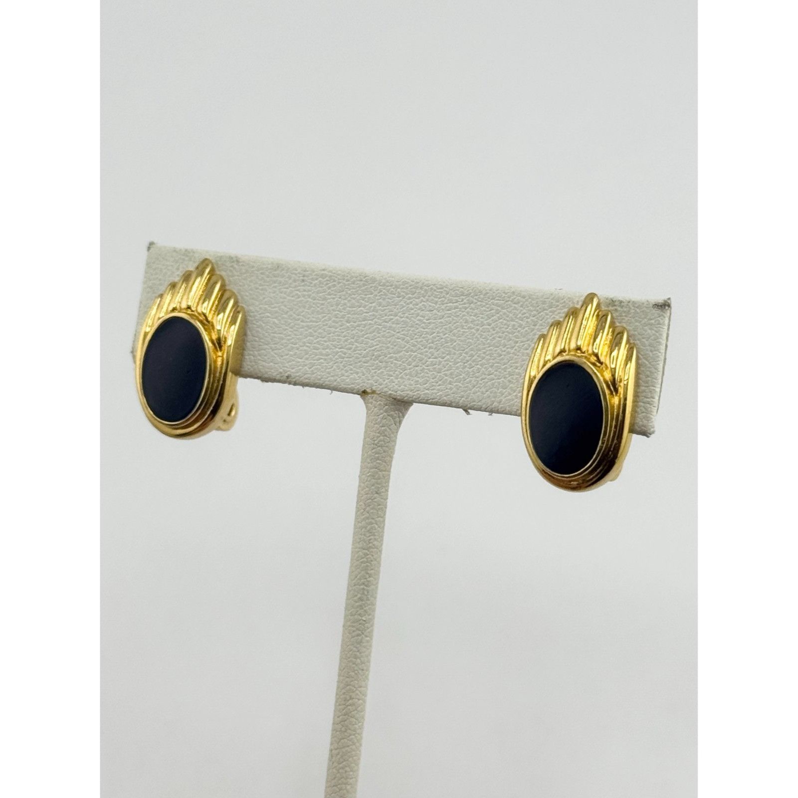 Vintage Vintage Monet blue enamel clip on earrings Size ONE SIZE - 2 Thumbnail