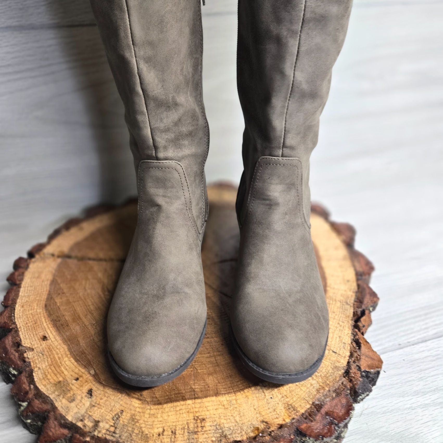 Vintage VINTAGE Charlotte Russe Brown Round Toe Tall Boots Soft Suede Adult Women's Size 8 Size US 8 / IT 38 - 4 Thumbnail