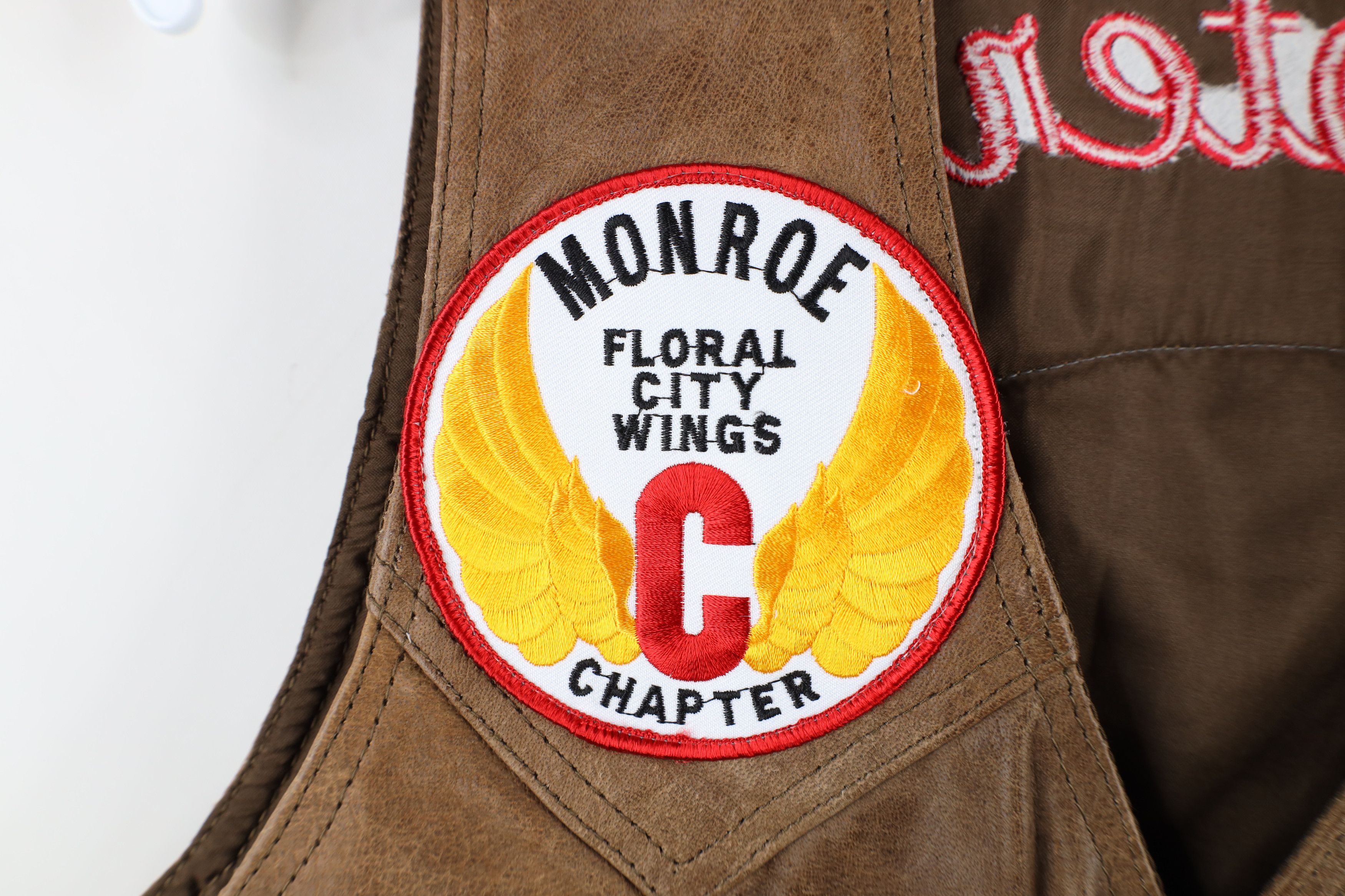 Vintage Vintage 90s Wings Gold Road Raiders Michigan Leather Vest Size US M / EU 48-50 / 2 - 8 Thumbnail