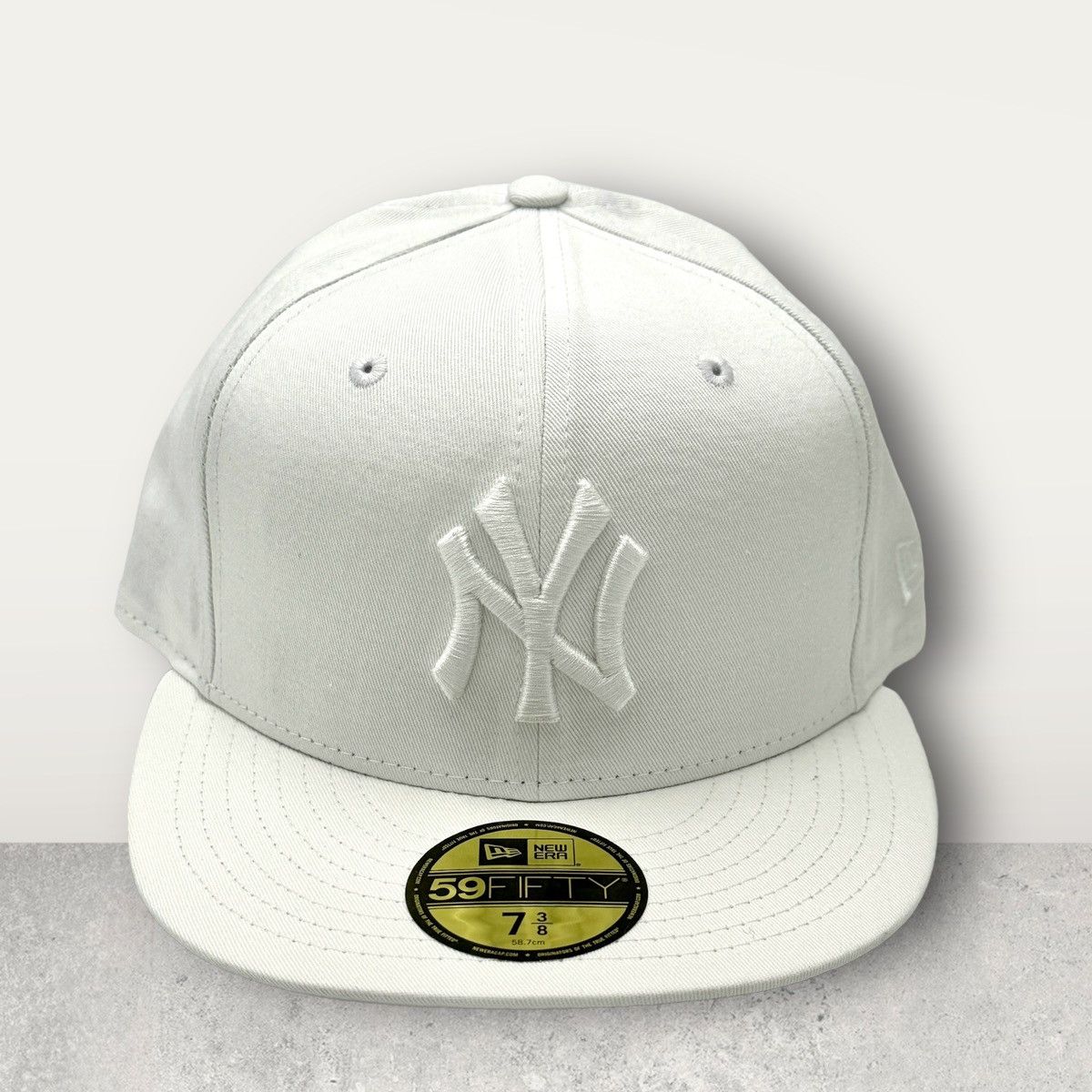 MLB × New Era × New York Yankees Yankees MLB Basic 59Fifty Fitted hat All White 7 1/4 Size ONE SIZE - 3 Thumbnail