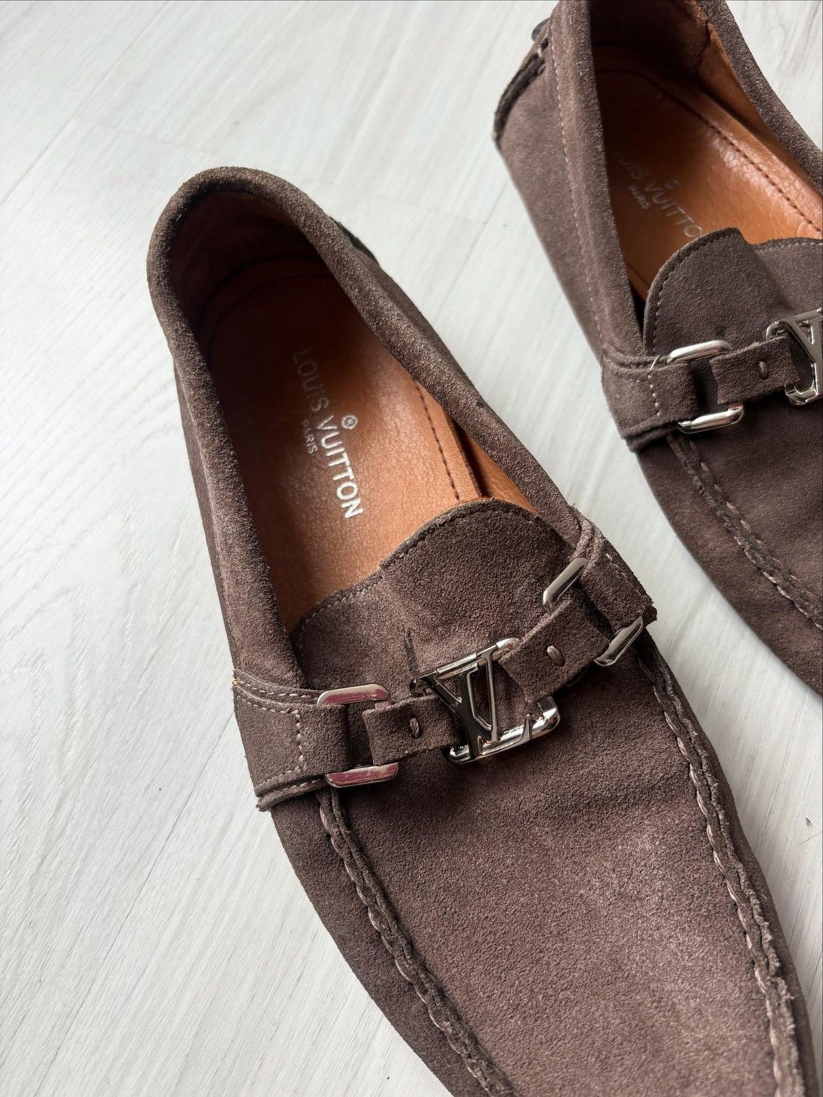 Louis Vuitton Limited edition Louis Vuitton suede loafers Size US 9 / EU 42 - 4 Thumbnail