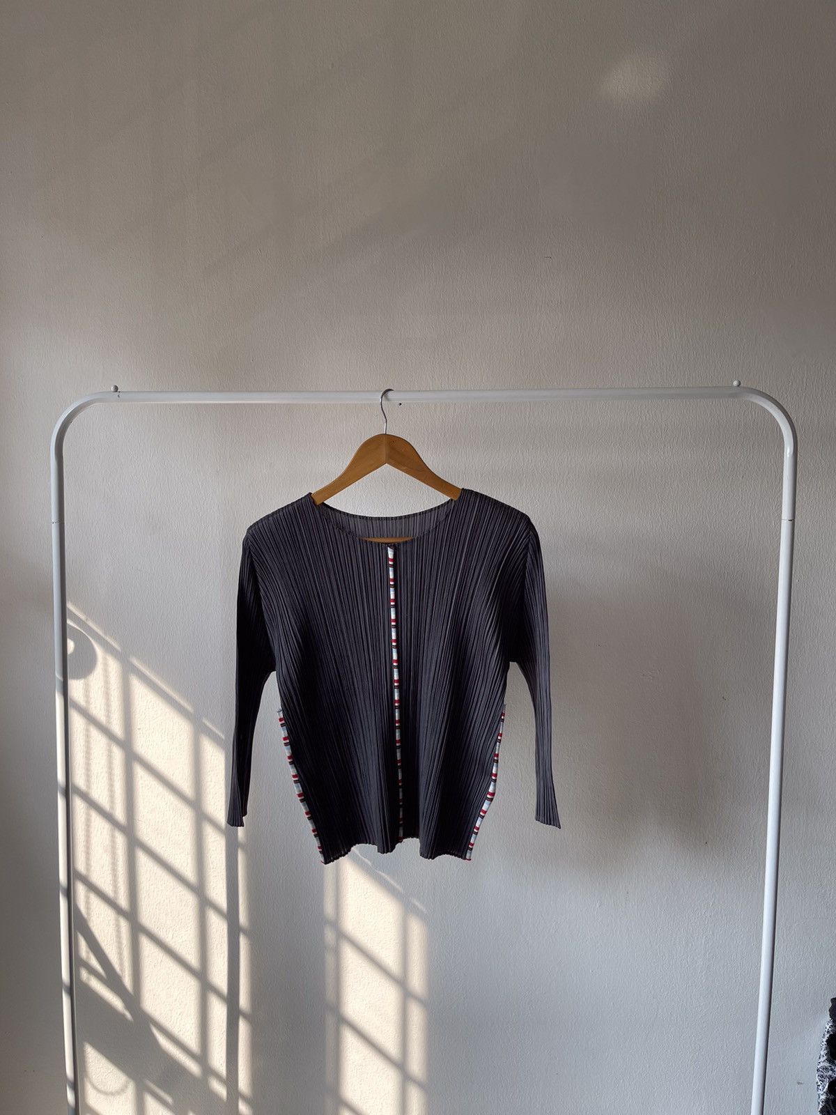 Issey Miyake × Pleats Please Issey Miyake 2004 Pleats Please Issey Miyake Shirt Size US S / EU 44-46 / 1 - 7 Thumbnail