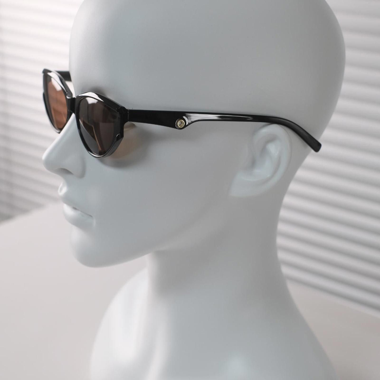 Japanese Brand Rare Vtg Y2k Avant Garde Cat Eye Black Sunglasses Unisex OS Size ONE SIZE - 2 Thumbnail