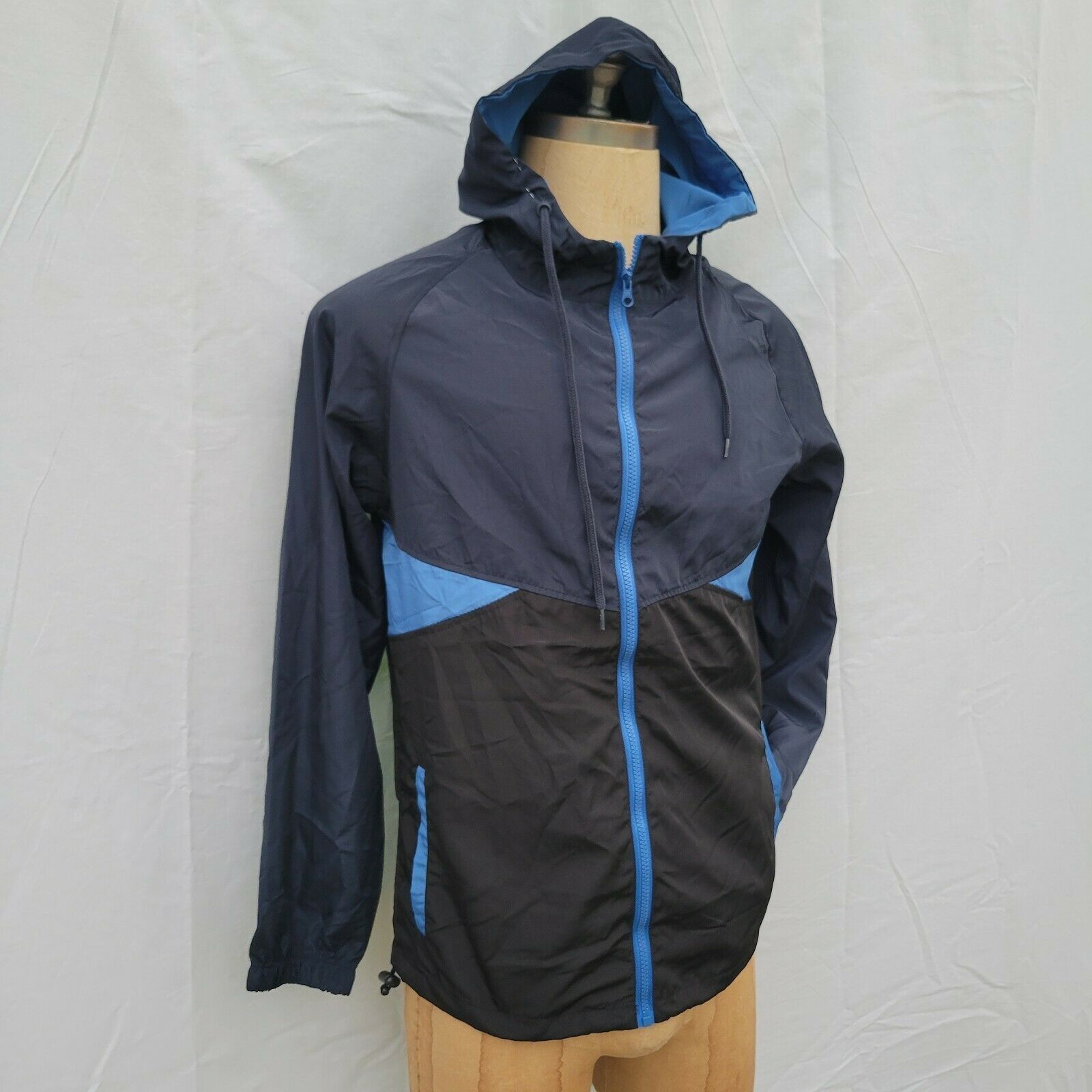 Other Men's Beautiful Giant. Windbreaker Hoodie Jacket. M Size US M / EU 48-50 / 2 - 3 Thumbnail