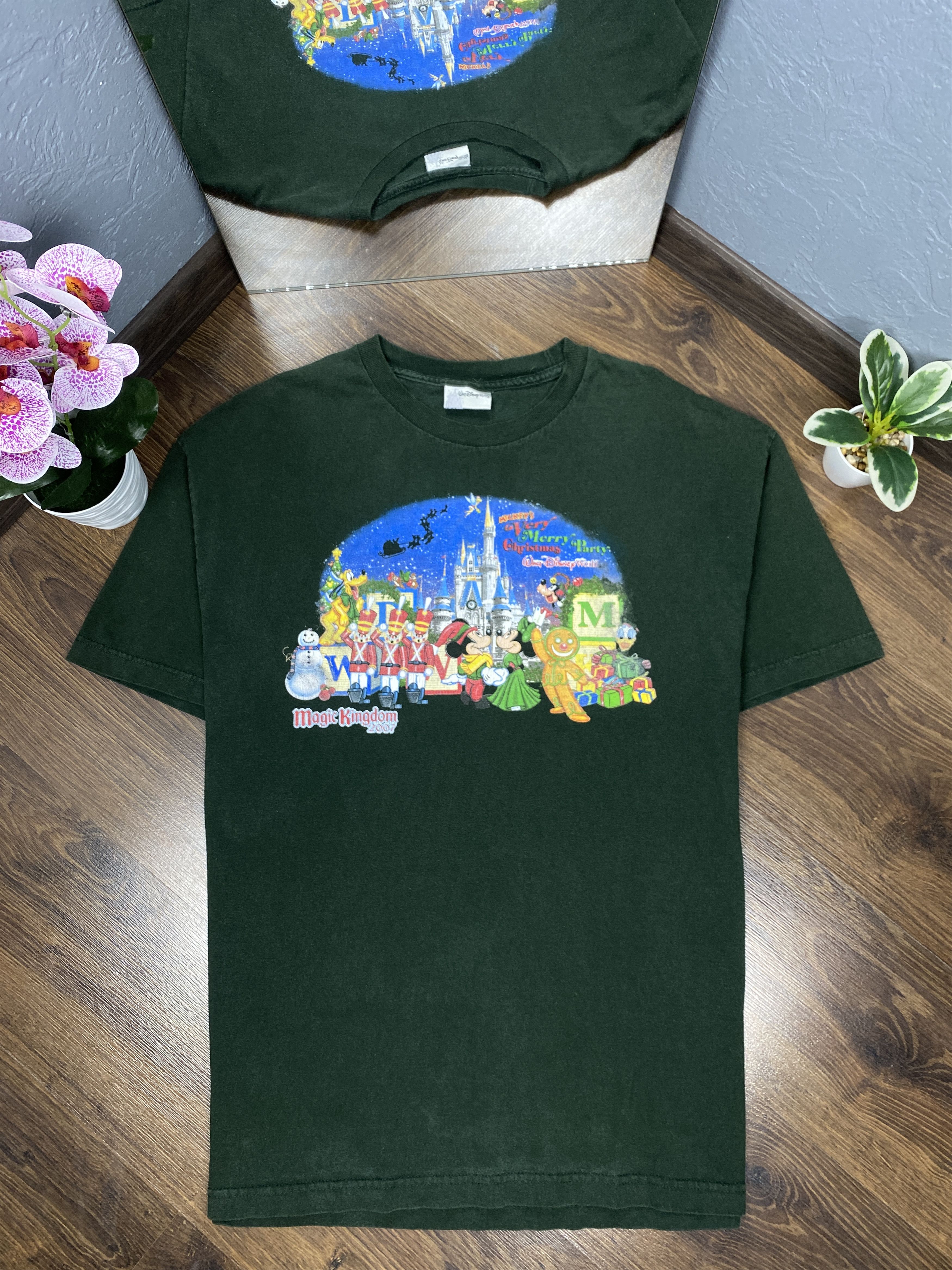 Disney Disney 2007 vintage t-shirt Size US XL / EU 56 / 4 - 1 Thumbnail