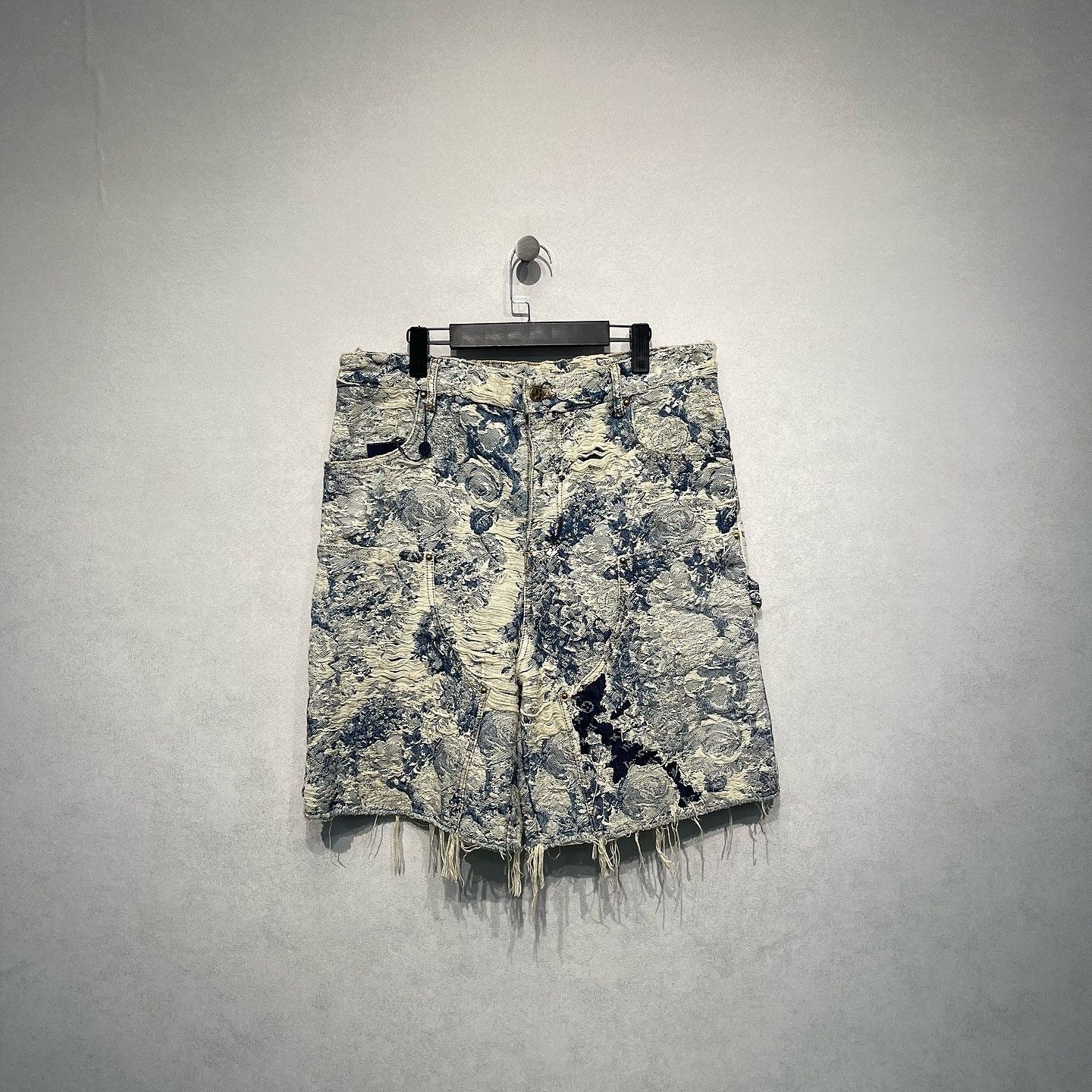 Louis Vuitton Louis Vuitton Floral Jacquard Denim Shorts Size 32 Size US 32 / EU 48 - 1 Thumbnail