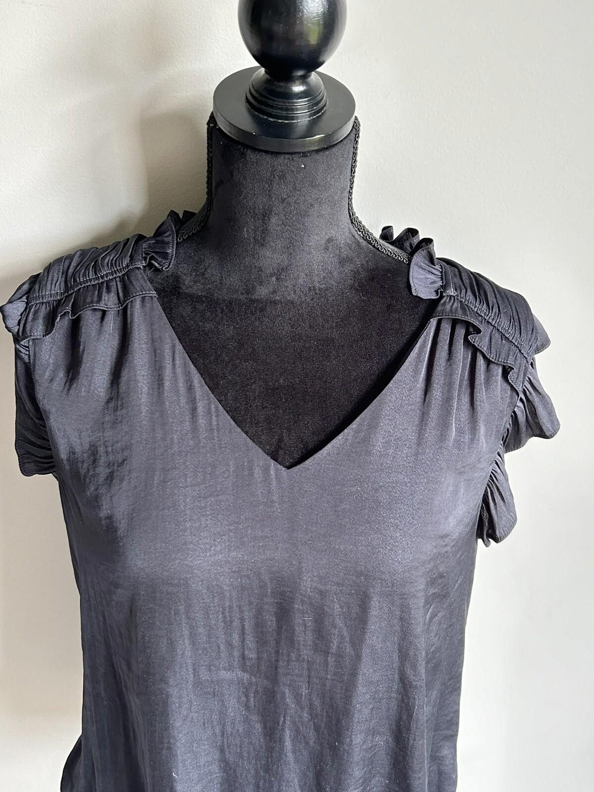 Designer Forever New blouse black sleeveless V neck - Size 10 (001) Size M / US 6-8 / IT 42-44 - 1 Thumbnail