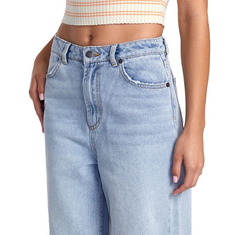 Rvca Coco Denim Jeans Light Wash Relaxed Fit Ripped Jeans 28 in Blue, Women's — image 2 of 6